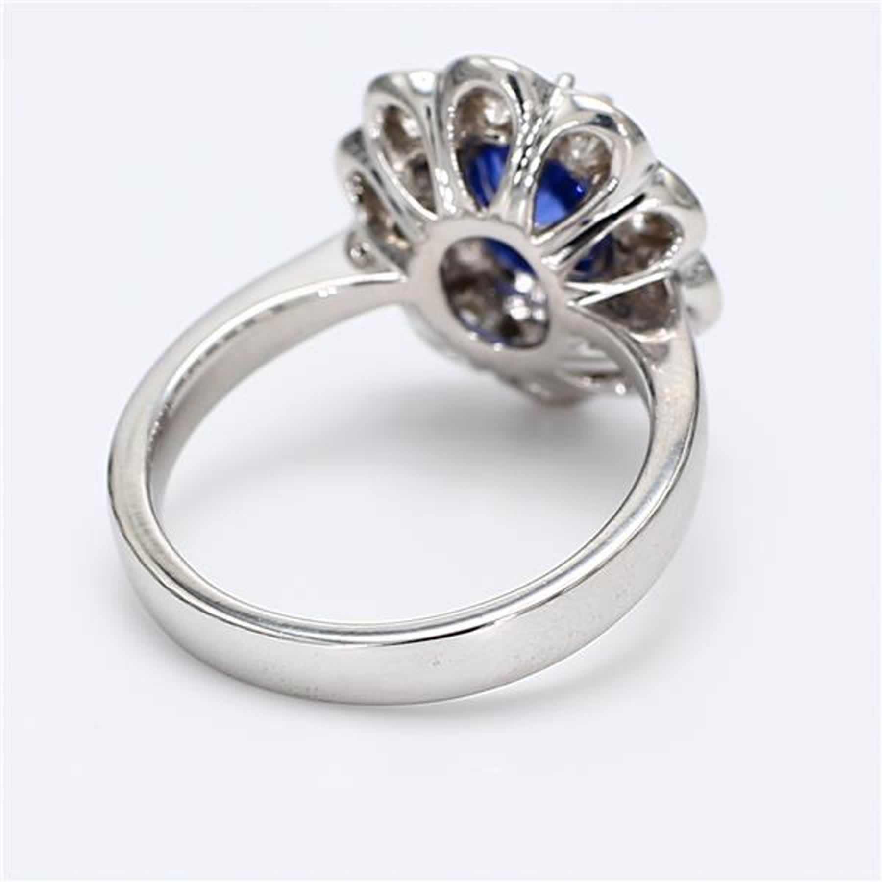 Natural Blue Oval Sapphire and White Diamond 2.86 Carat TW Gold Cocktail Ring In New Condition For Sale In New York, NY