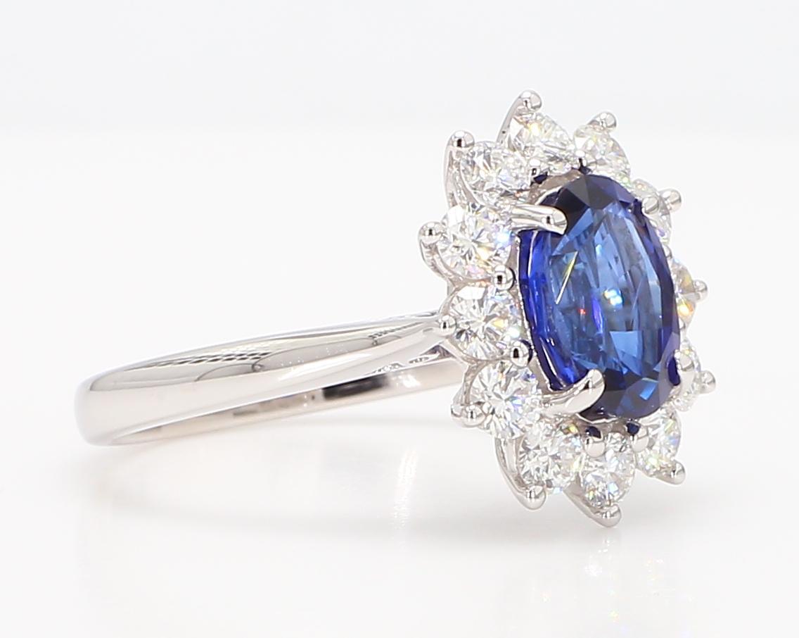 Natural Blue Oval Sapphire and White Diamond 2.88 Carat TW Gold Cocktail Ring For Sale 3