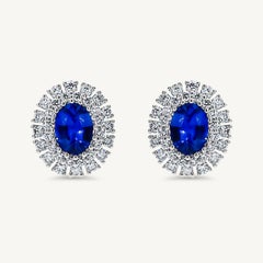 Boucles d'oreilles pendantes en or 3,48 carats avec saphir ovale bleu naturel et diamant blanc