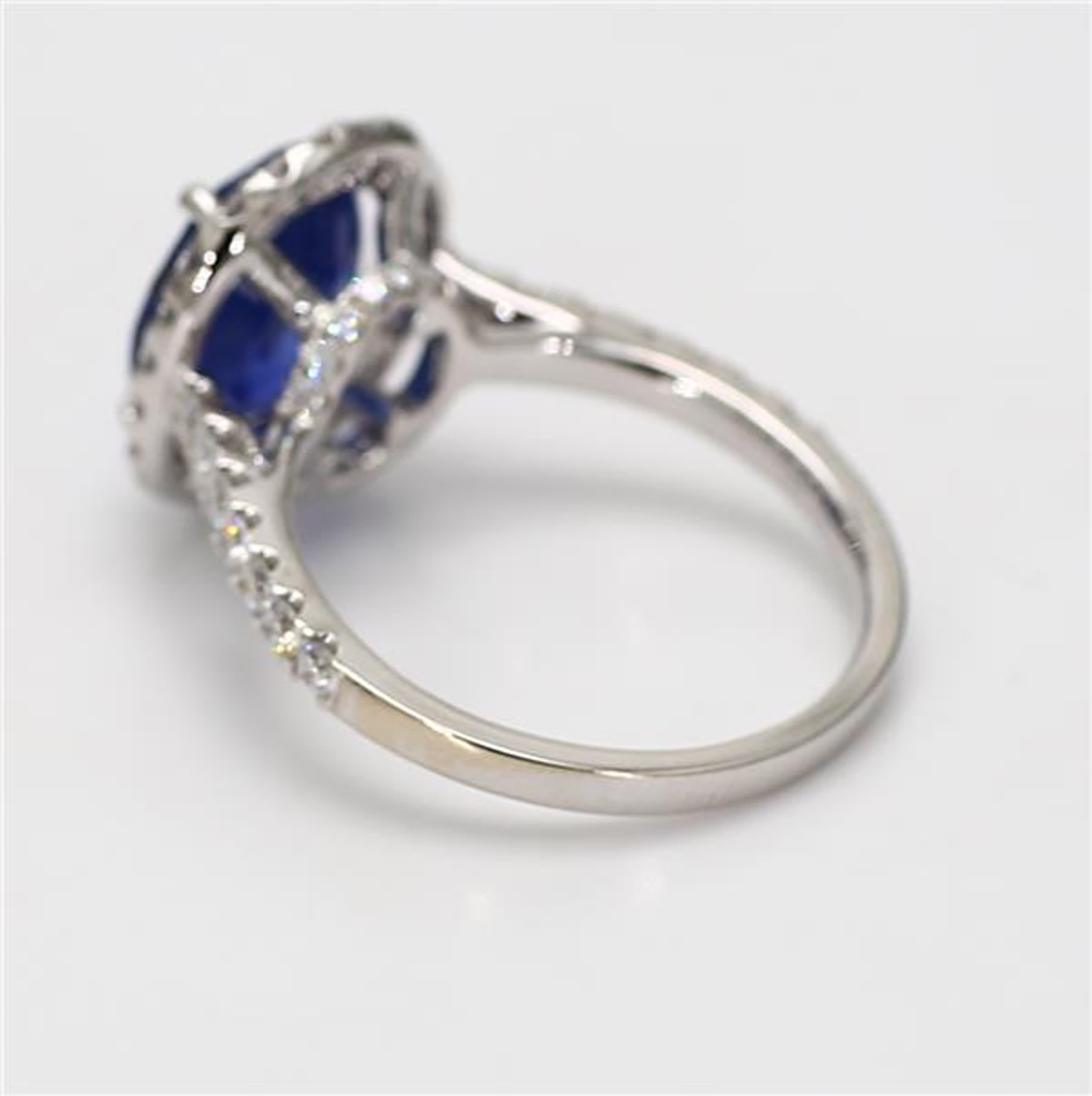 Natural Blue Oval Sapphire and White Diamond 4.78 Carat TW Gold Cocktail Ring In New Condition In New York, NY