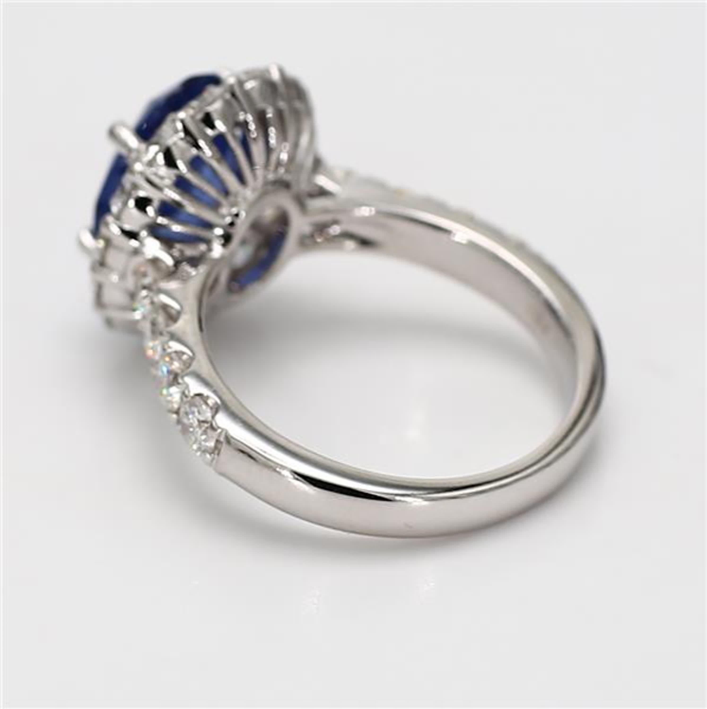 Natural Blue Oval Sapphire and White Diamond 4.93 Carat TW Gold Cocktail Ring In New Condition For Sale In New York, NY