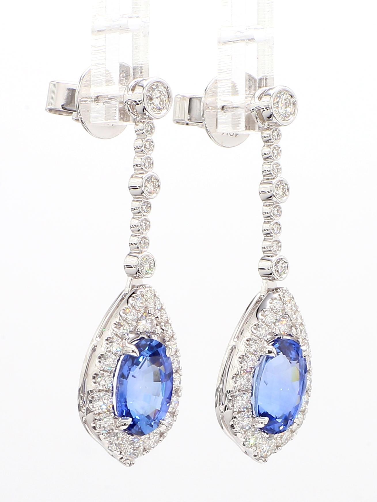Taglio ovale Orecchini a goccia in oro con zaffiro ovale blu naturale e diamante bianco da 5.20 carati TW in vendita