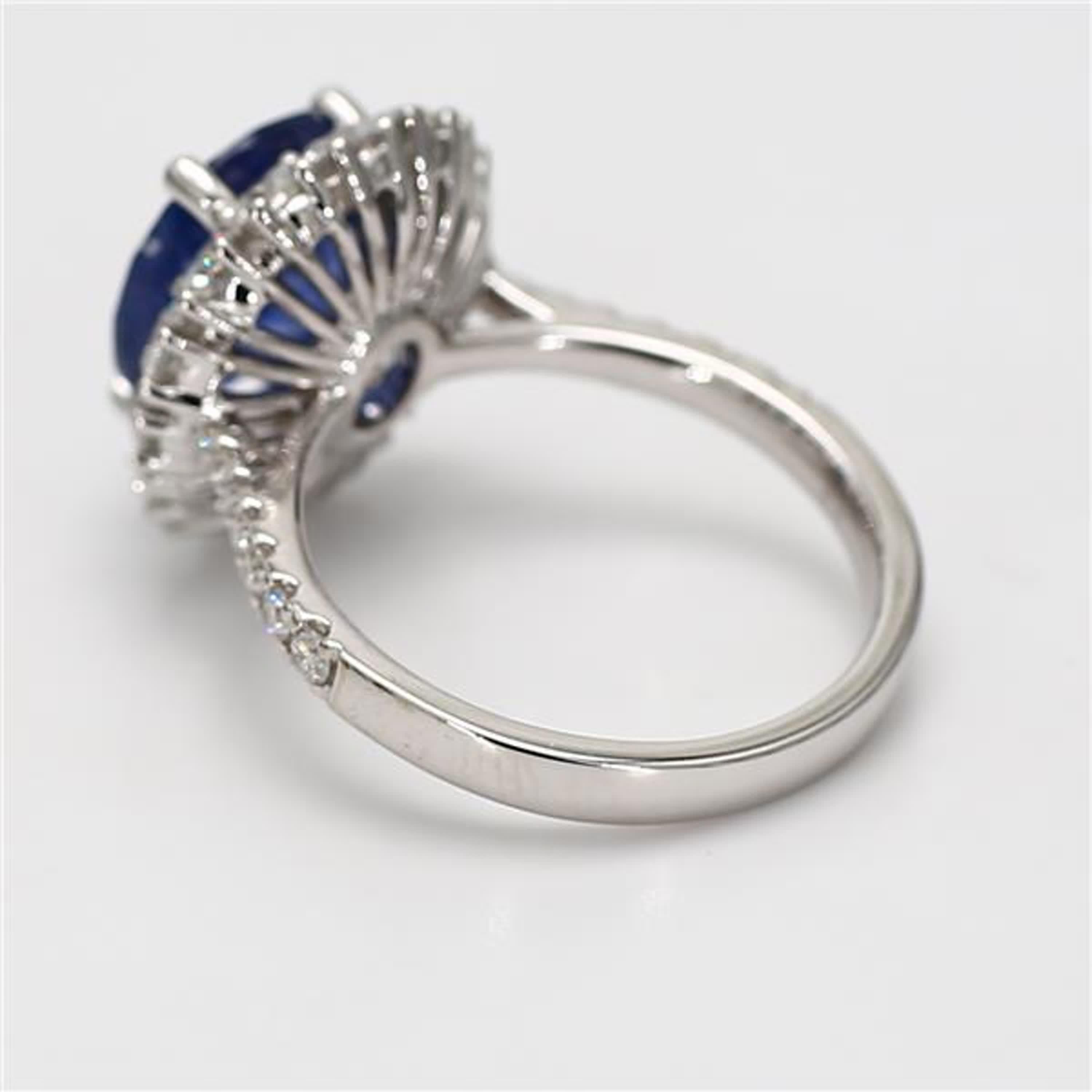 Natürlicher blauer ovaler Saphir und weißer Diamant 5.51 Karat TW Gold Cocktail-Ring im Zustand „Neu“ im Angebot in New York, NY