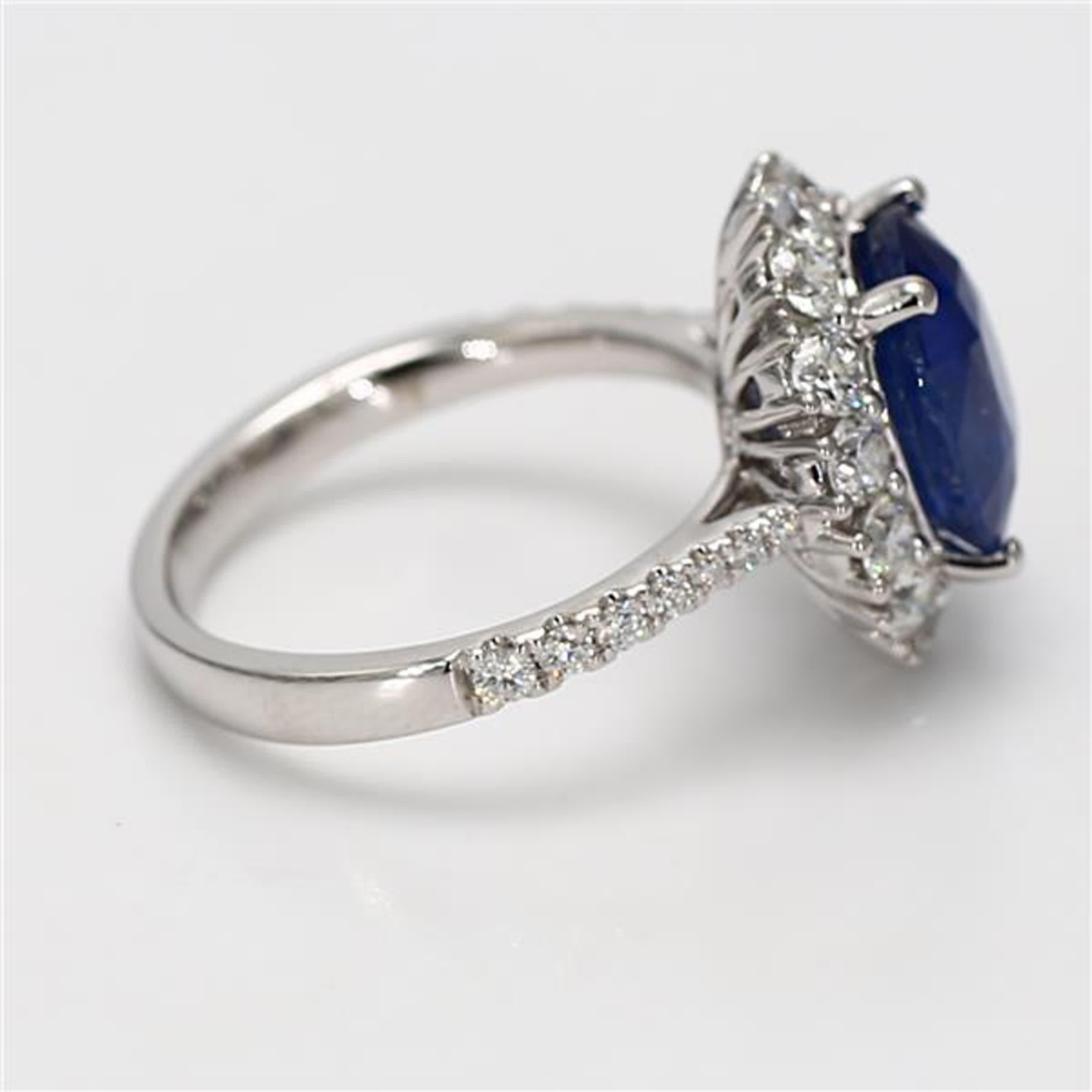 Natural Blue Oval Sapphire and White Diamond 5.51 Carat TW Gold Cocktail Ring For Sale 1