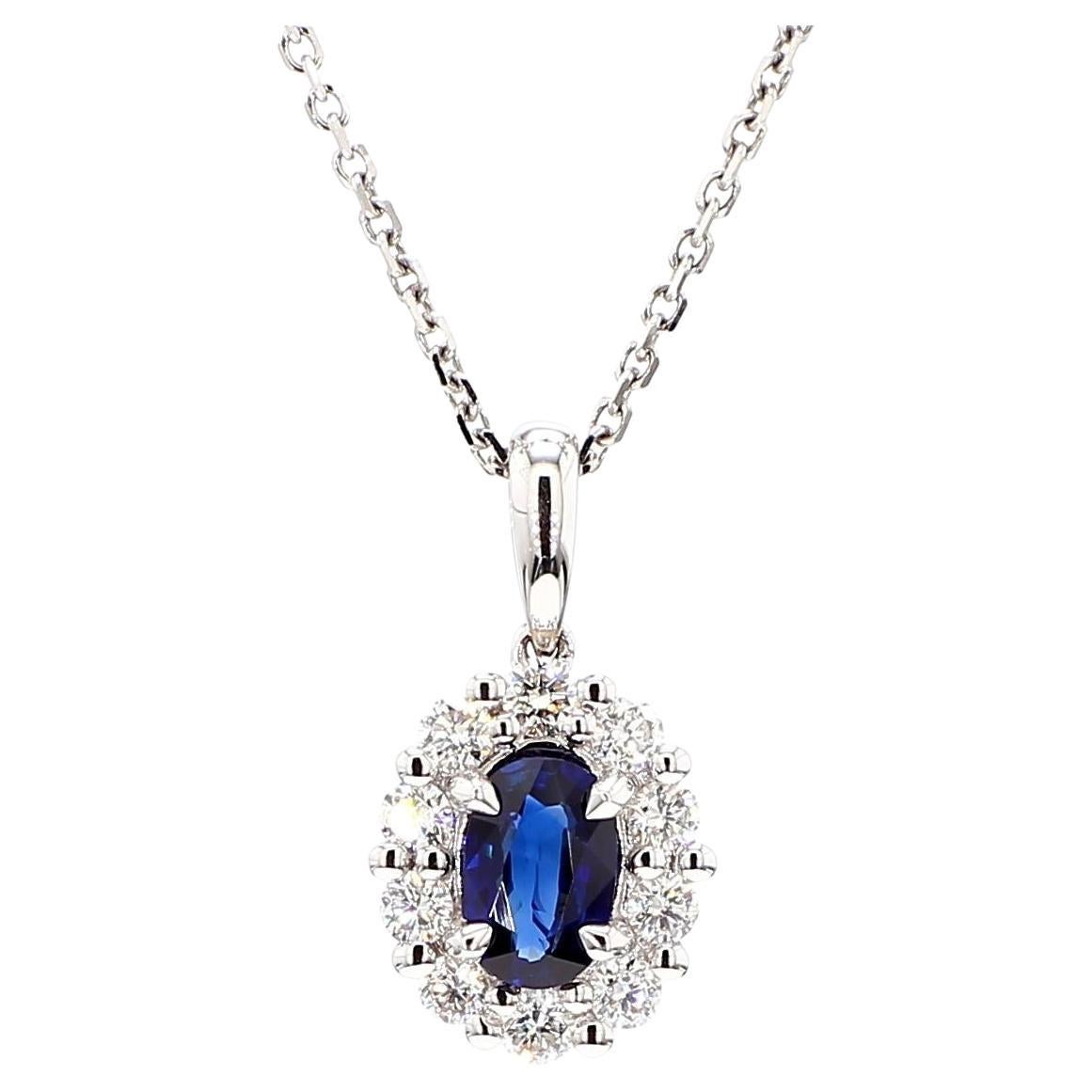 Colgante de oro blanco de 96 quilates TW de zafiro ovalado azul natural y diamante blanco