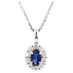 Colgante de oro blanco de 96 quilates TW de zafiro ovalado azul natural y diamante blanco