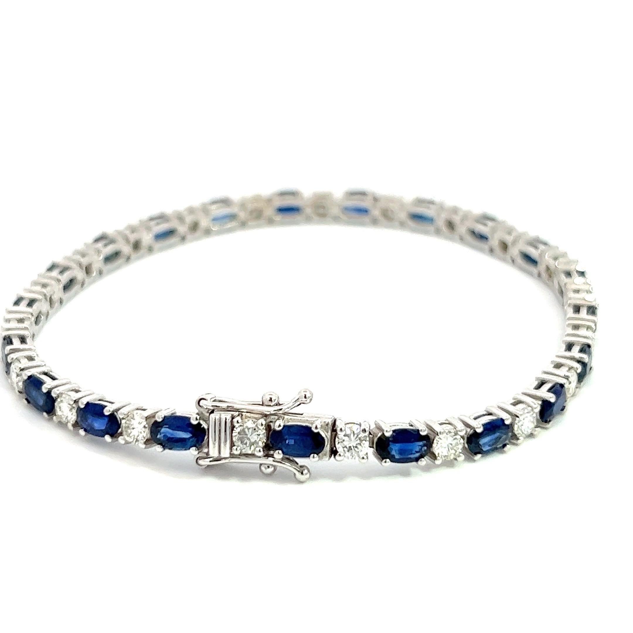 Taille ovale Bracelet en or blanc 14 carats avec saphirs ovales bleus naturels et diamants, excellente valeur en vente