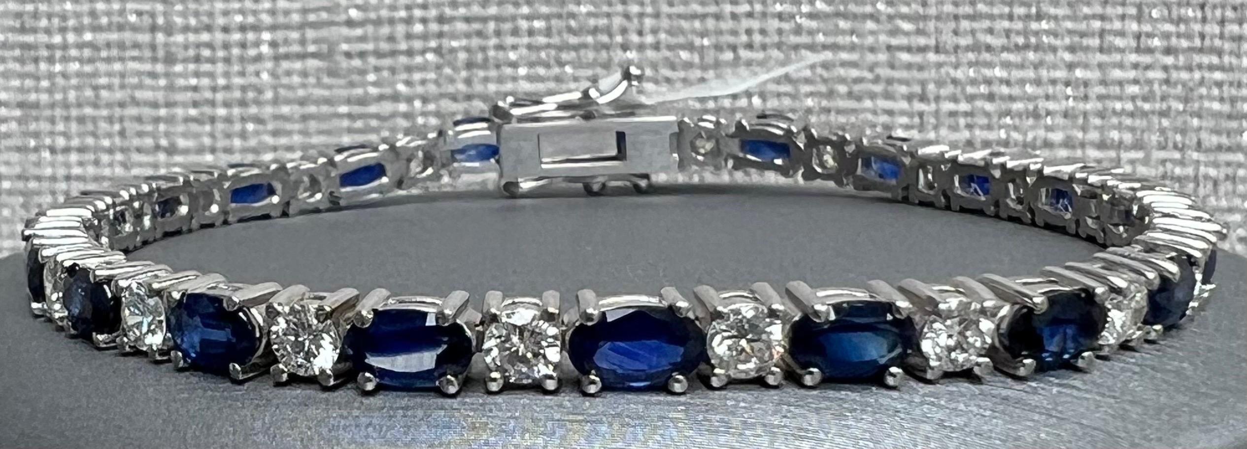 Bracelet en or blanc 14 carats avec saphirs ovales bleus naturels et diamants, excellente valeur Neuf - En vente à Great Neck, NY