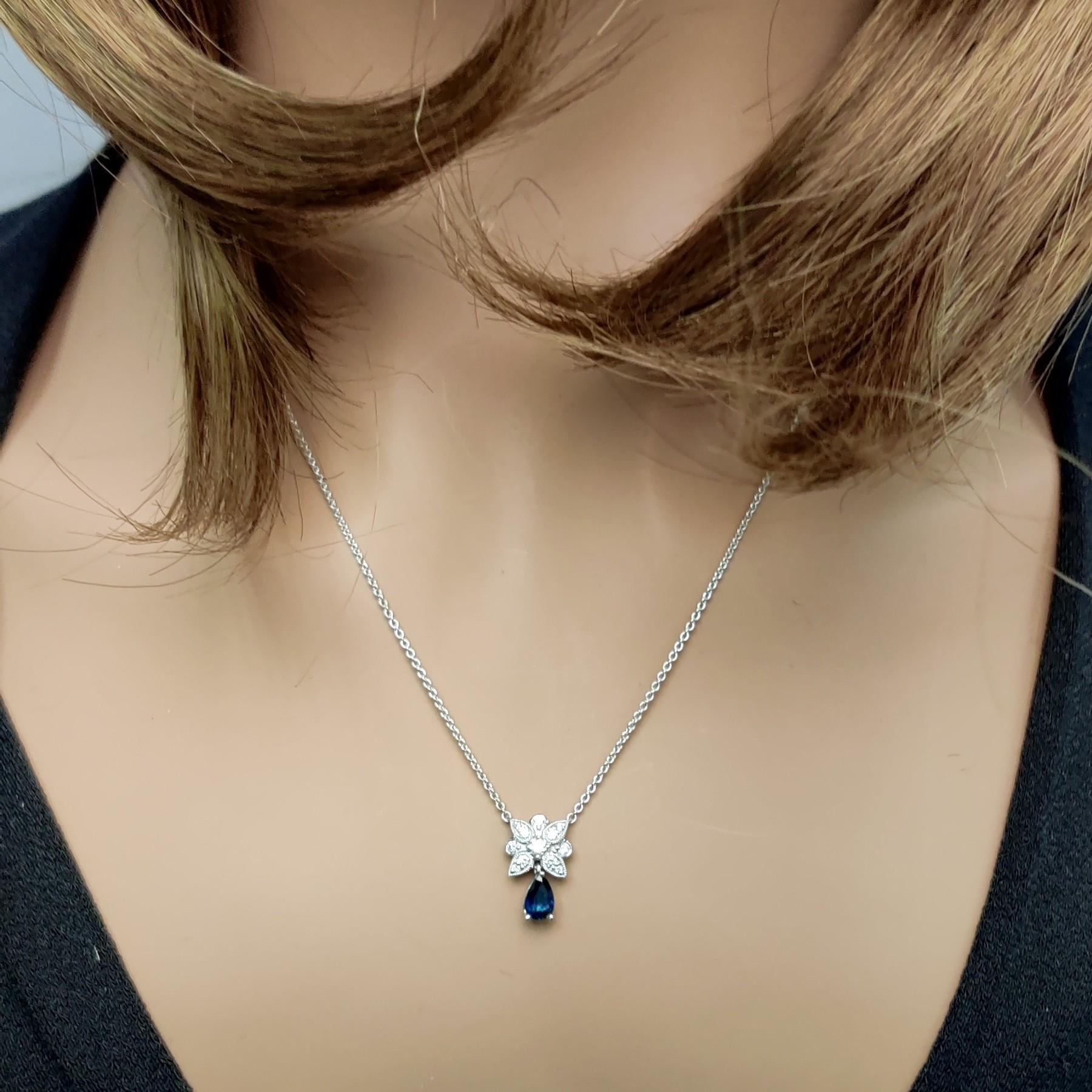 Collana in oro bianco con zaffiro blu perlato naturale e diamante bianco da 0,57 carati TW In condizioni Nuovo in vendita a New York, NY