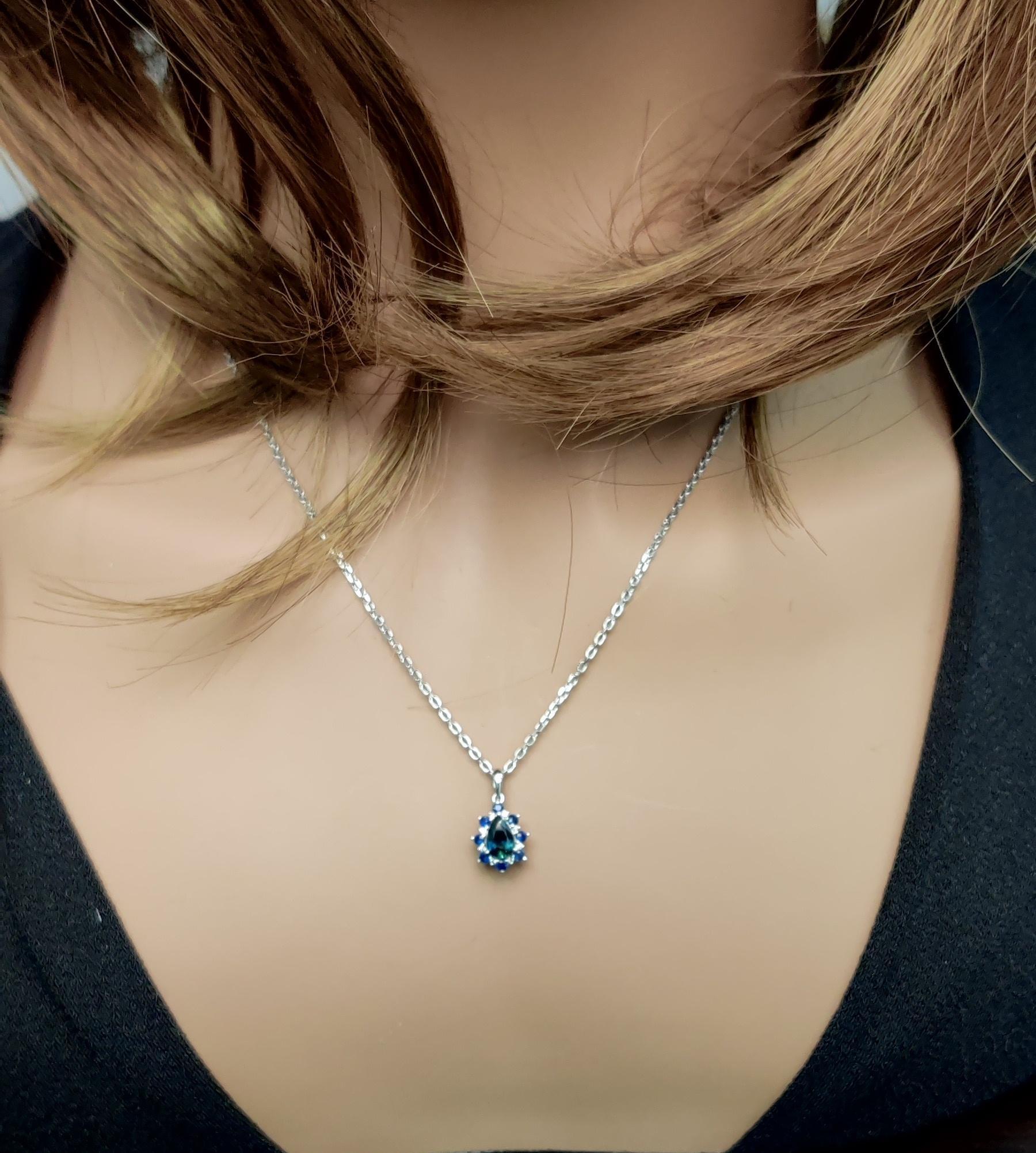 Ciondolo a goccia in oro con zaffiro blu perlato naturale e diamante bianco da 0.61 carati TW In condizioni Nuovo in vendita a New York, NY