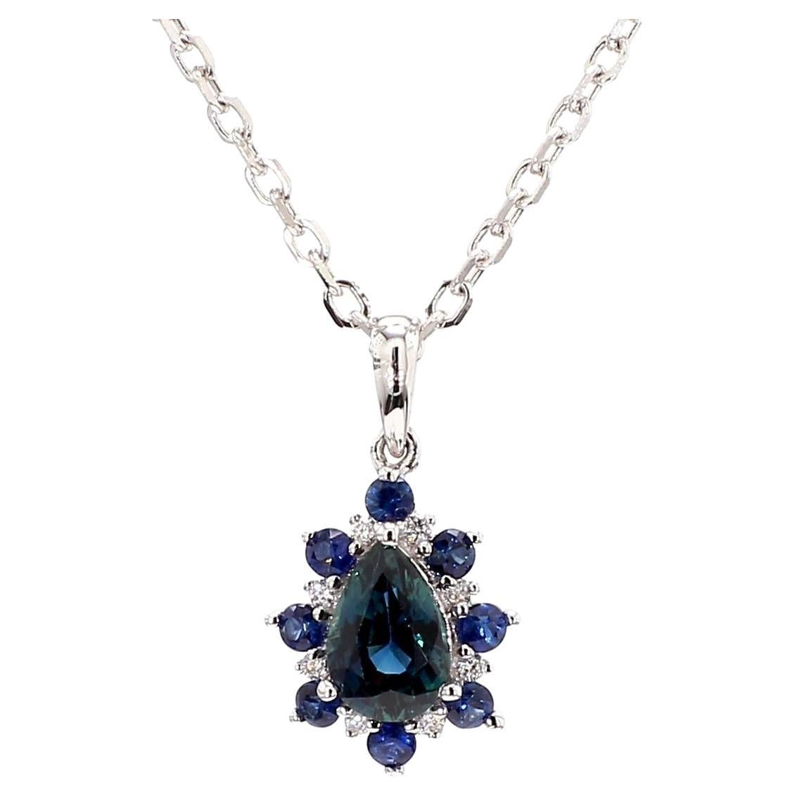 Ciondolo a goccia in oro con zaffiro blu perlato naturale e diamante bianco da 0.61 carati TW in vendita