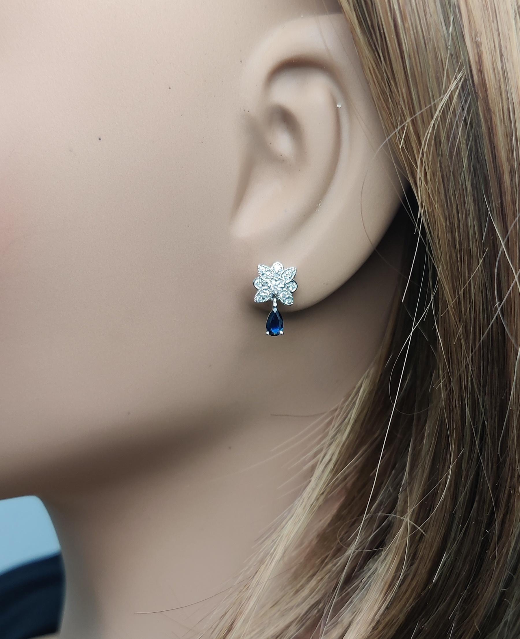 Natural Blue Pear Sapphire and White Diamond 0.80 Carat TW Gold Drop Earrings In New Condition For Sale In New York, NY