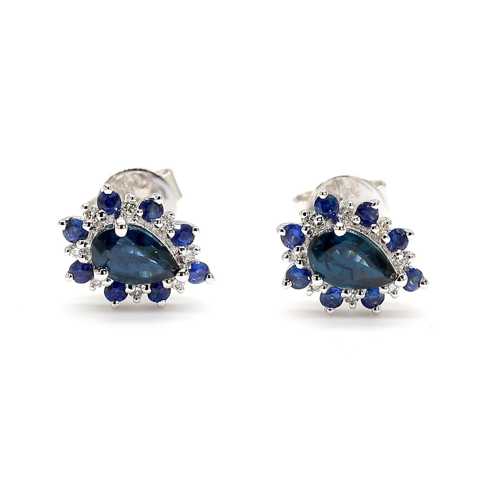 Natural Blue Pear Sapphire and White Diamond 0.82 Carat TW Gold Stud Earrings Contemporáneo en venta