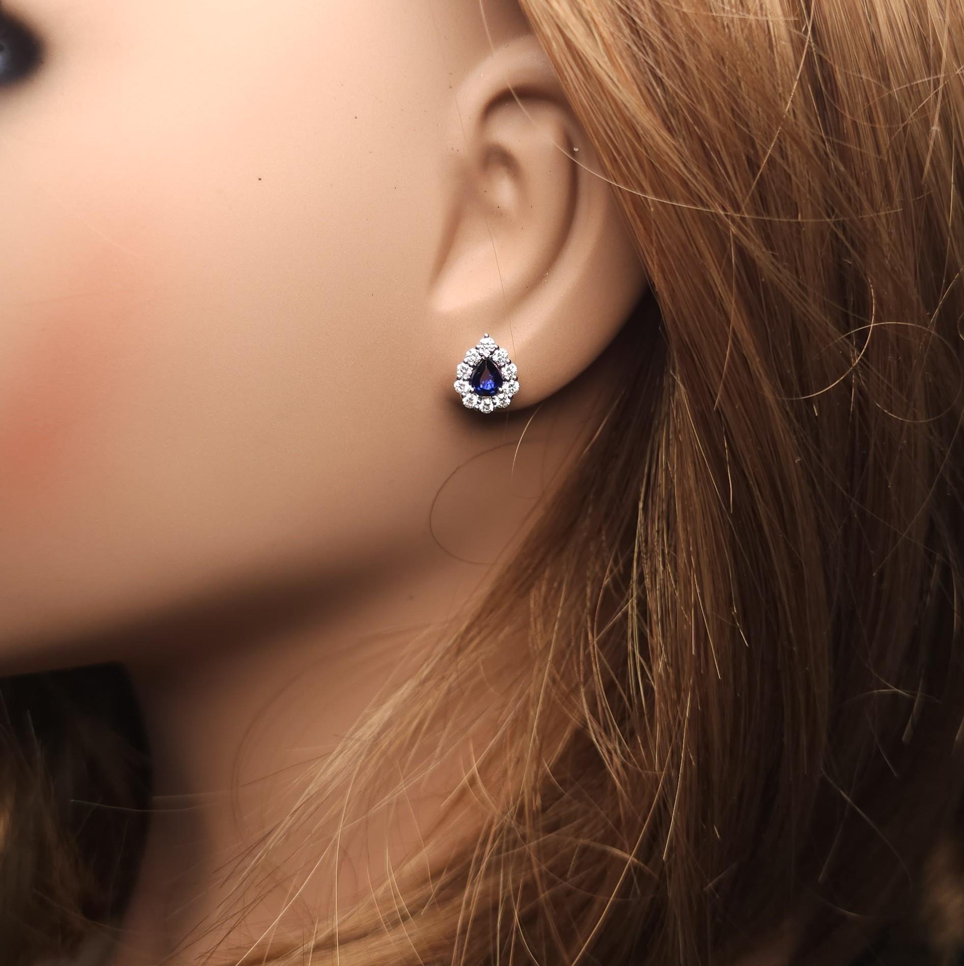 Orecchini con zaffiro blu naturale e diamante bianco da 1.29 carati TW in oro in vendita 3