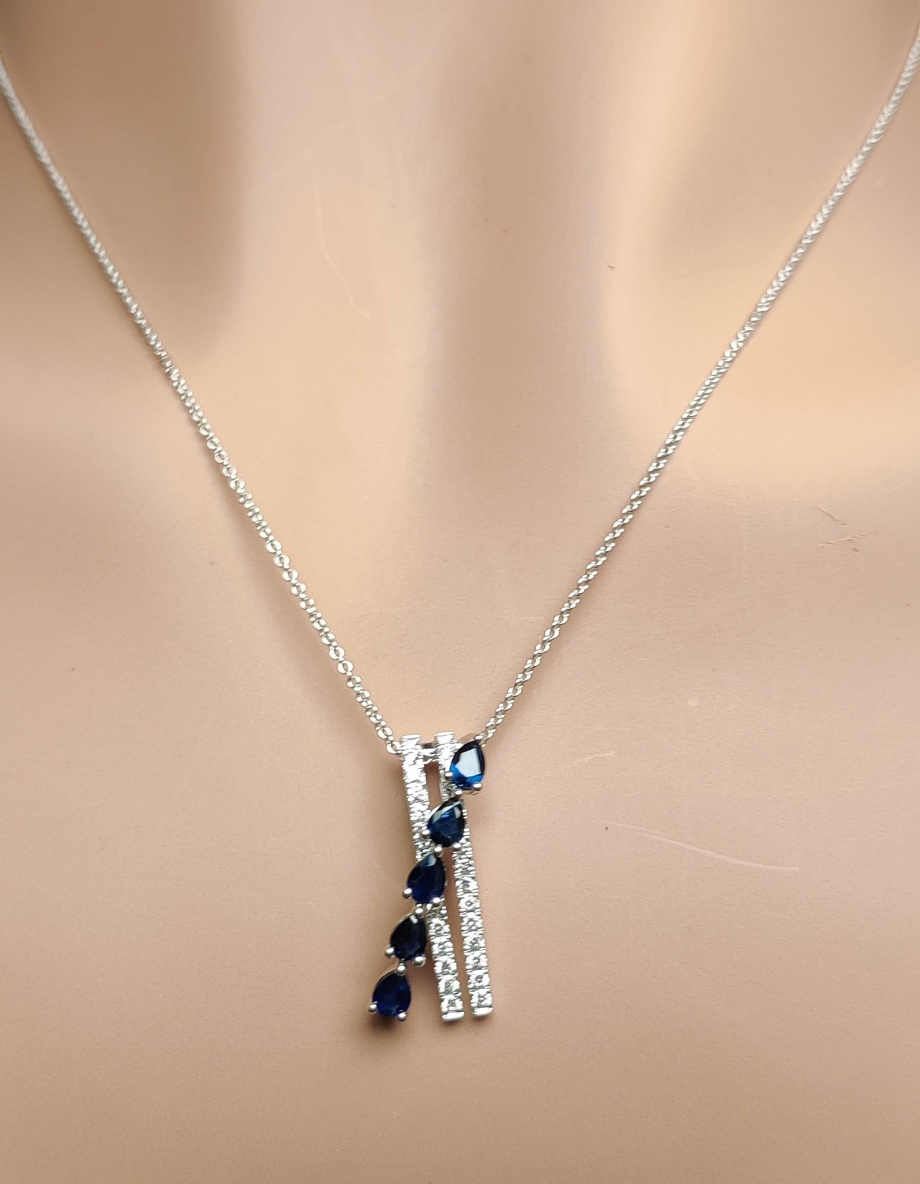 Pendentif en or de 1.33 carat poids total, avec saphir bleu naturel en poire et diamant blanc Neuf - En vente à New York, NY