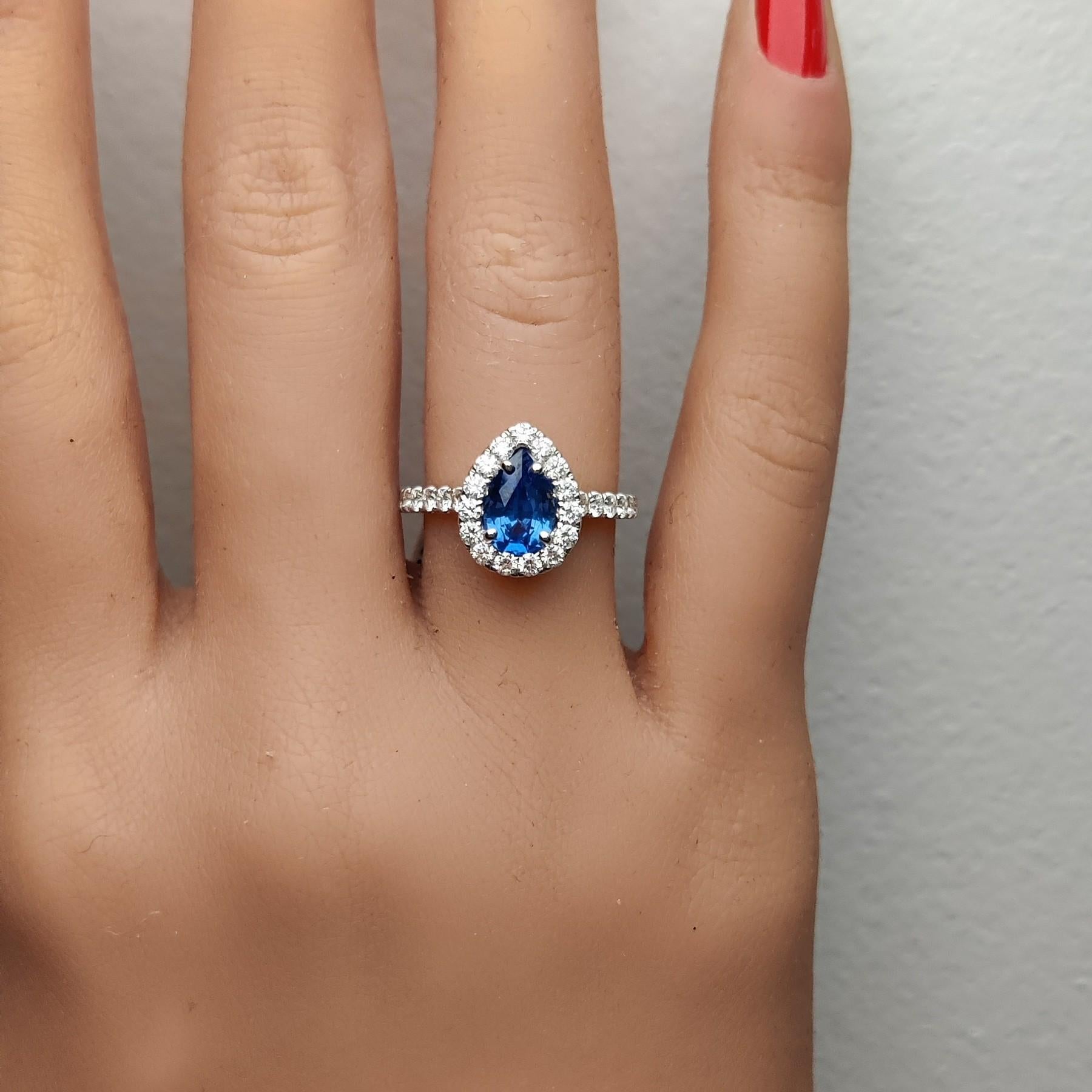 Natural Blue Pear Sapphire and White Diamond 1.92 Carat TW Gold Cocktail Ring In New Condition For Sale In New York, NY