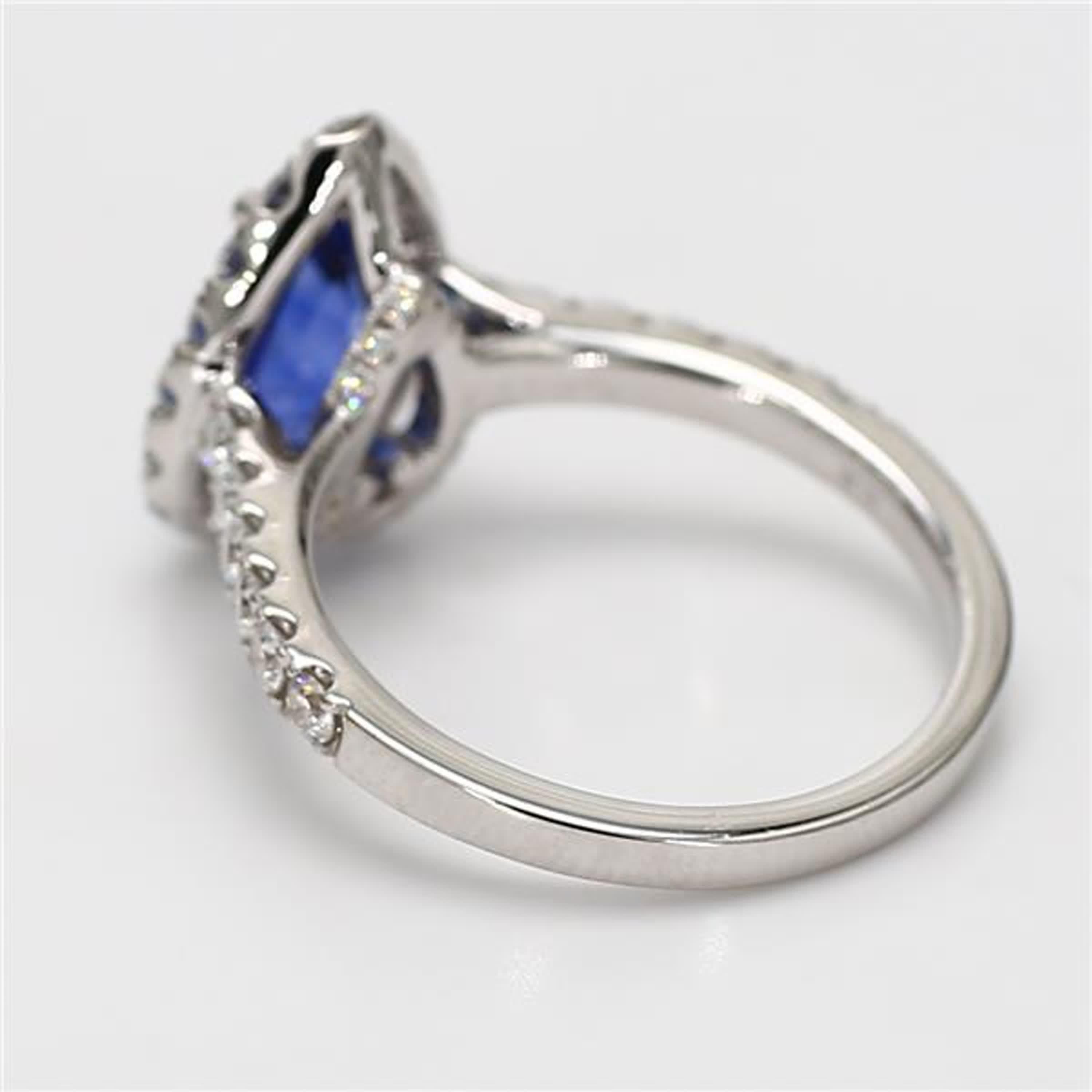 Natural Blue Pear Sapphire and White Diamond 2.58 Carat TW Gold Cocktail Ring In New Condition For Sale In New York, NY