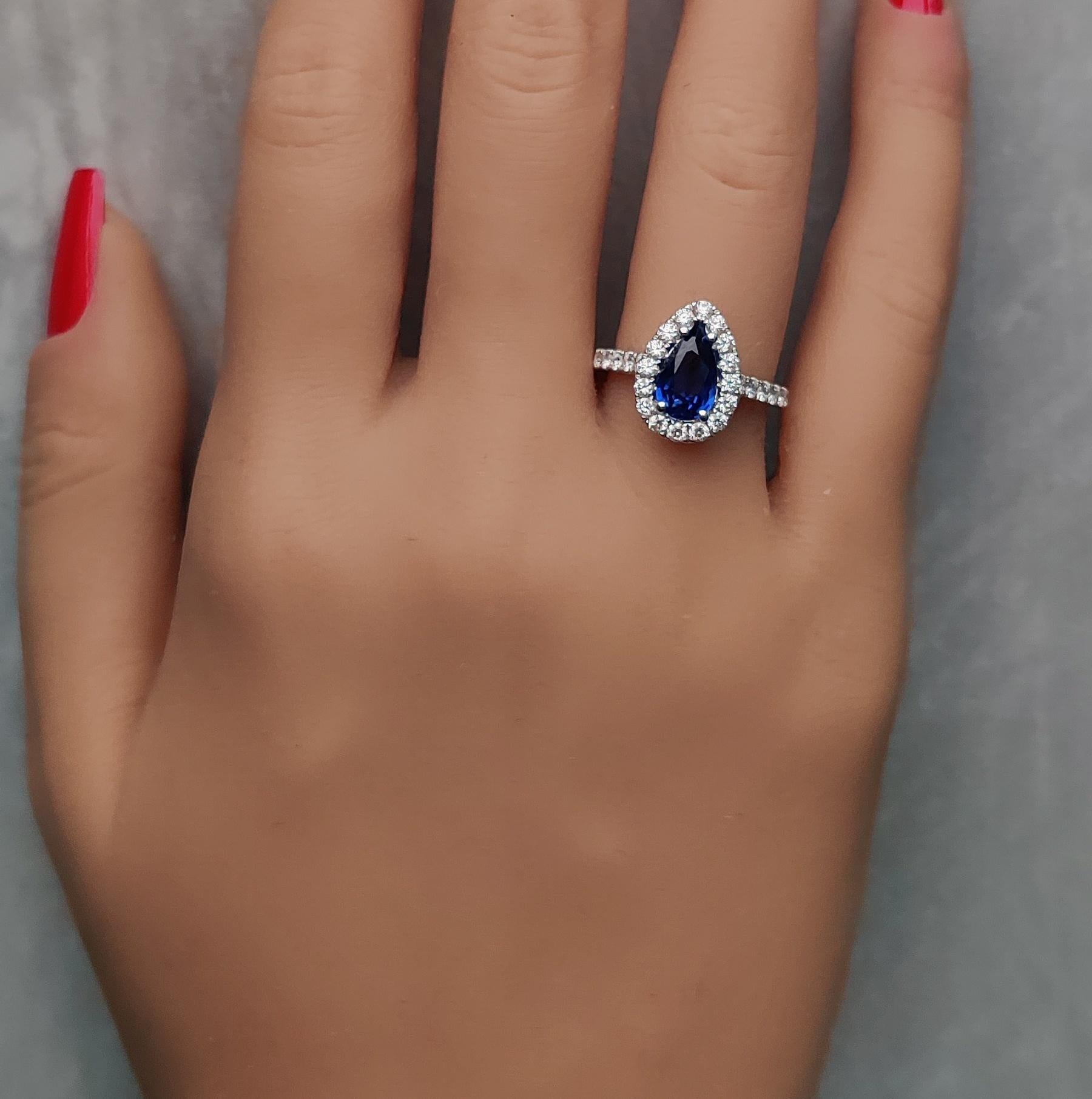 Natural Blue Pear Sapphire and White Diamond 2.58 Carat TW Gold Cocktail Ring In New Condition For Sale In New York, NY
