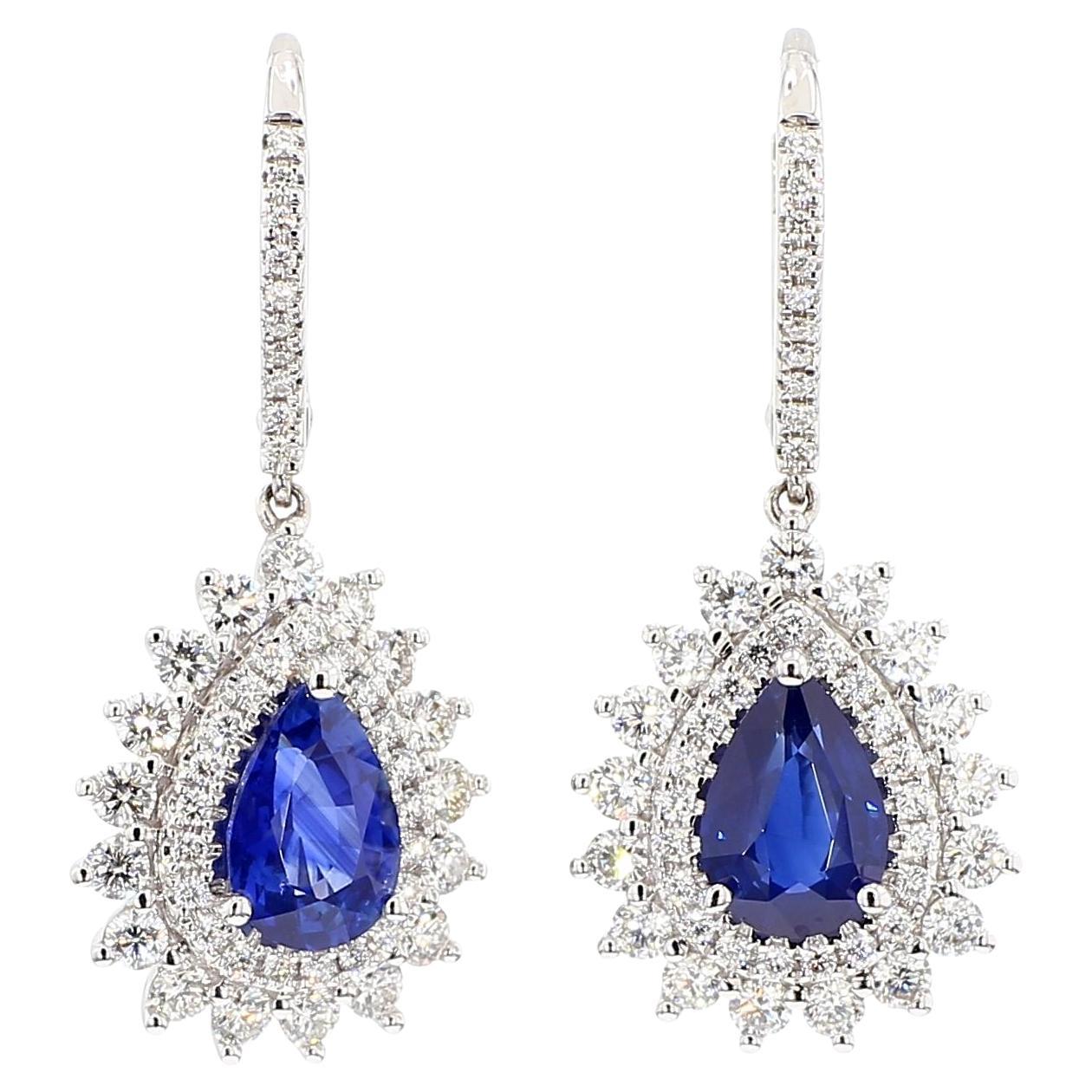 Natürlicher blauer birnenförmiger Saphir und weißer Diamant 4.40 Karat TW Gold Tropfenohrringe