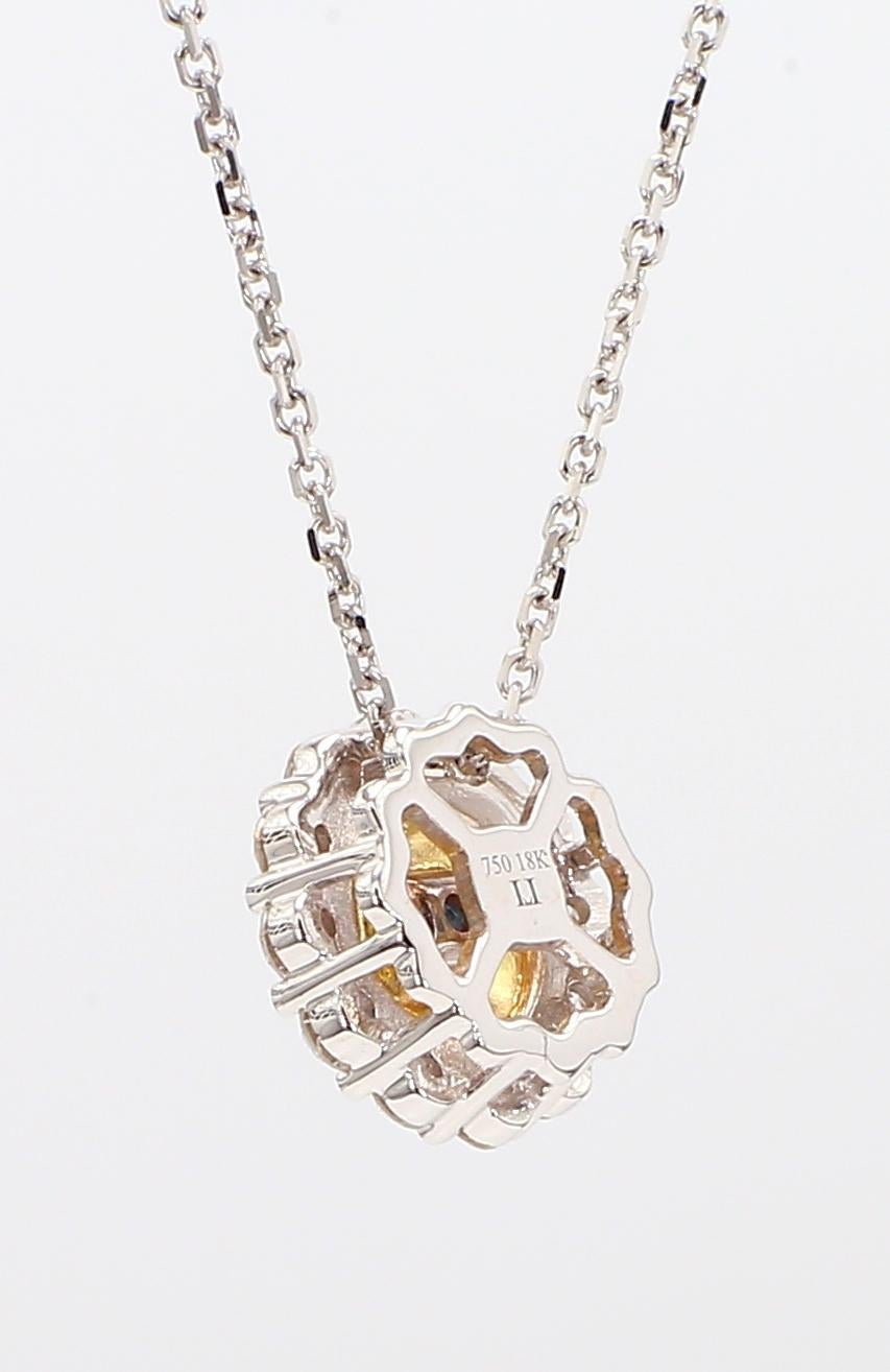 Pendentif en forme de goutte avec saphir et diamant de 0,68 carat TW, de couleur bleu naturel et de taille Princesse Neuf - En vente à New York, NY