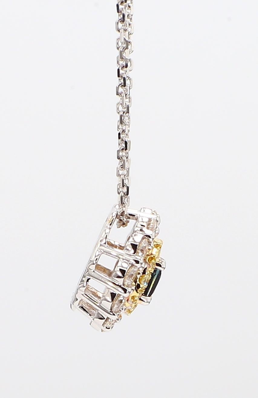 Pendentif en forme de goutte avec saphir et diamant de 0,68 carat TW, de couleur bleu naturel et de taille Princesse en vente 2
