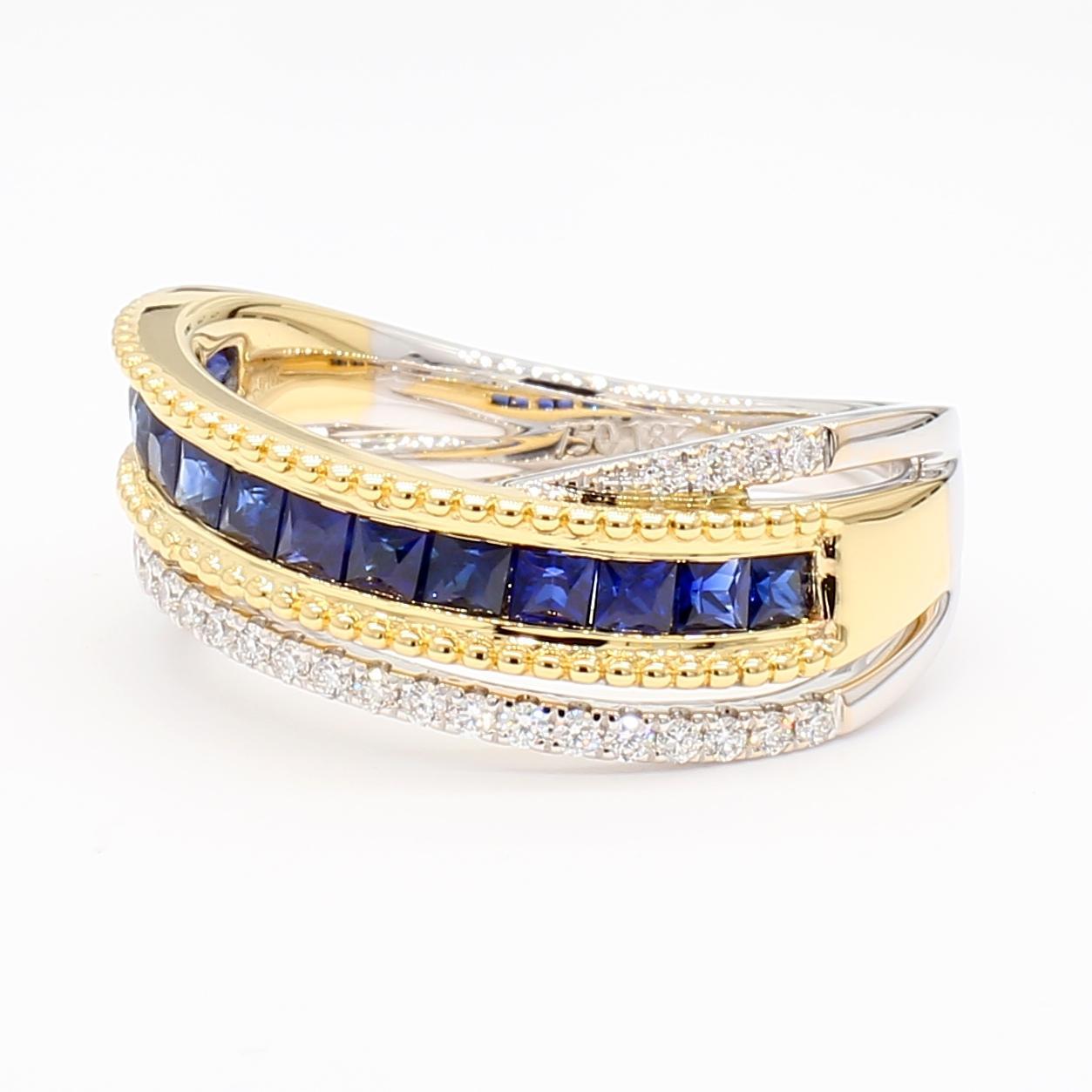 Der klassische Saphirring von RareGemWorld. Montiert in einer wunderschönen Fassung aus 18 Karat Gelb- und Weißgold mit natürlichen blauen Saphiren im Prinzessinnenschliff, ergänzt durch natürliche runde weiße Diamanten im Nahkampf. Dieses Band wird