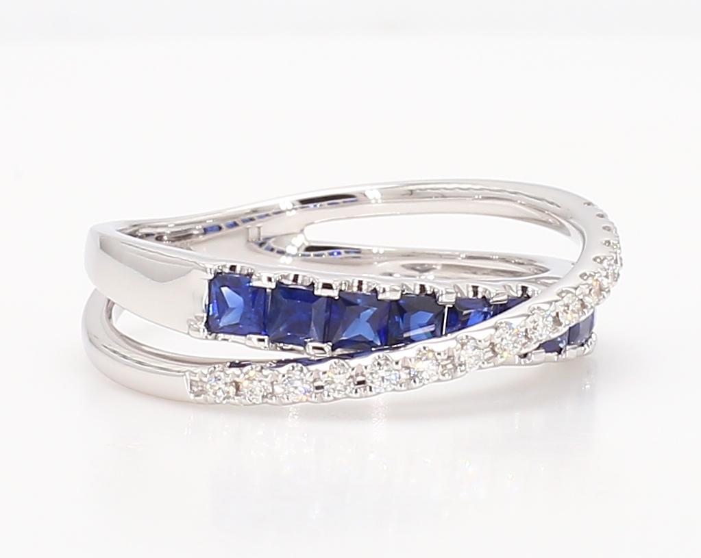 Taglio princess Fascia da cocktail in oro con zaffiro blu naturale e diamante da 1.04 carati TW in vendita