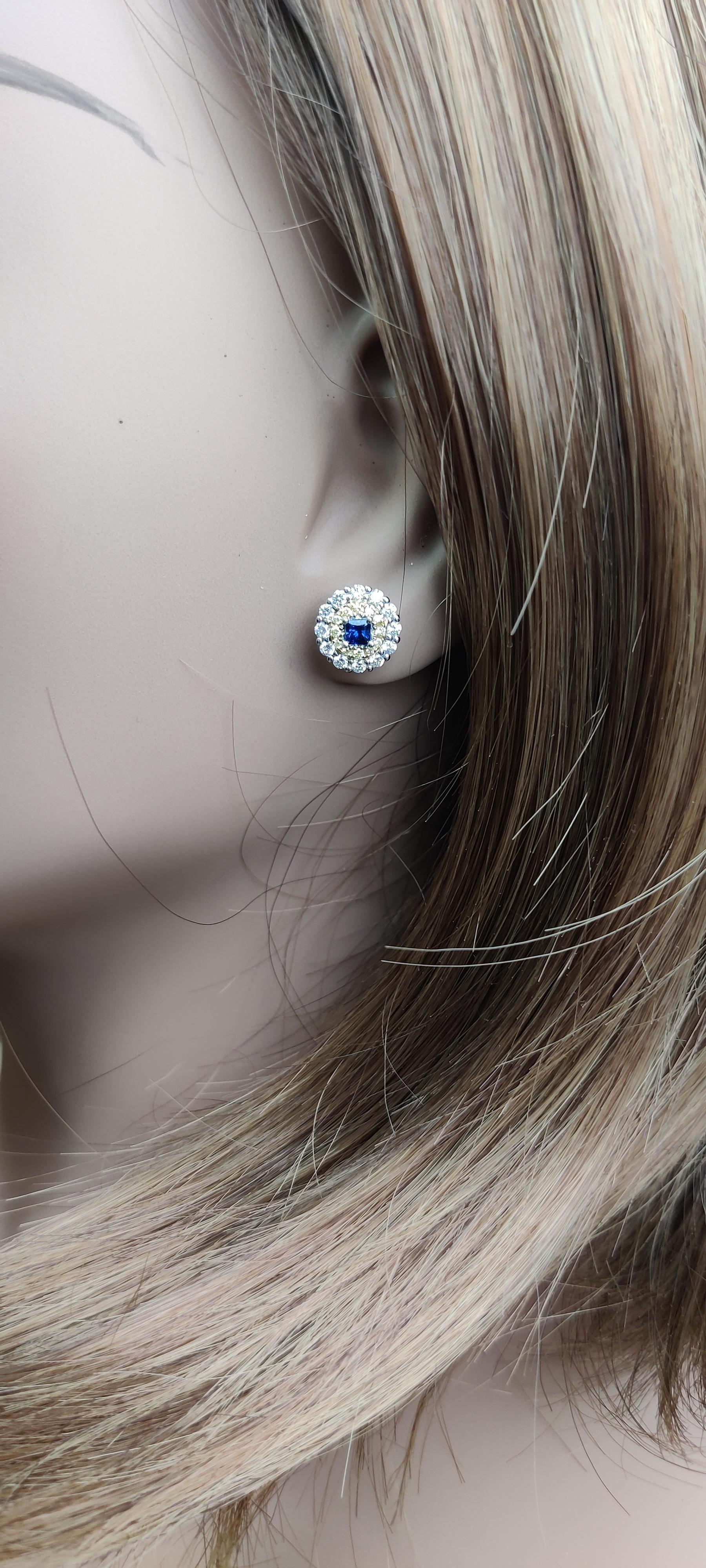 Boucles d'oreilles en or de 1.05 carats TW, saphir Princesse bleu naturel et diamant Neuf - En vente à New York, NY