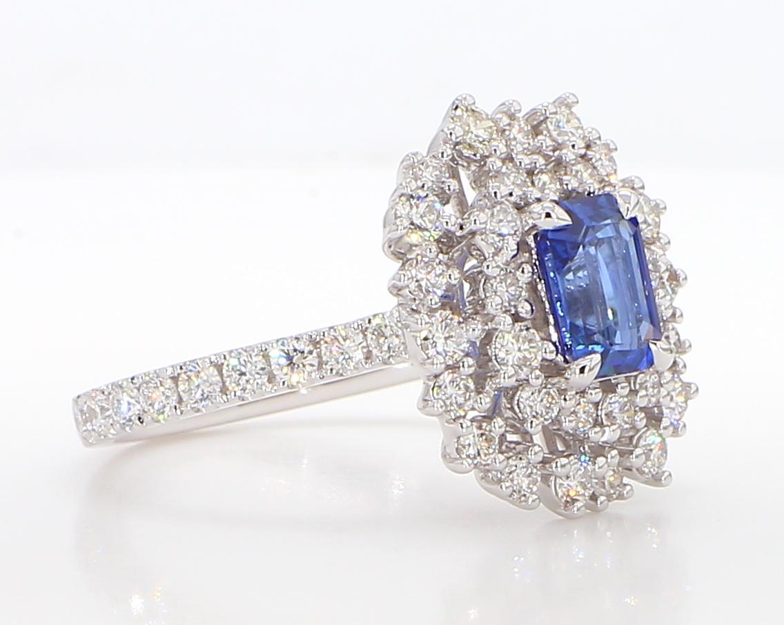 Natürlicher blauer strahlender Saphir und weißer Diamant 2,28 Karat TW Gold Cocktail-Ring (Radiantschliff) im Angebot