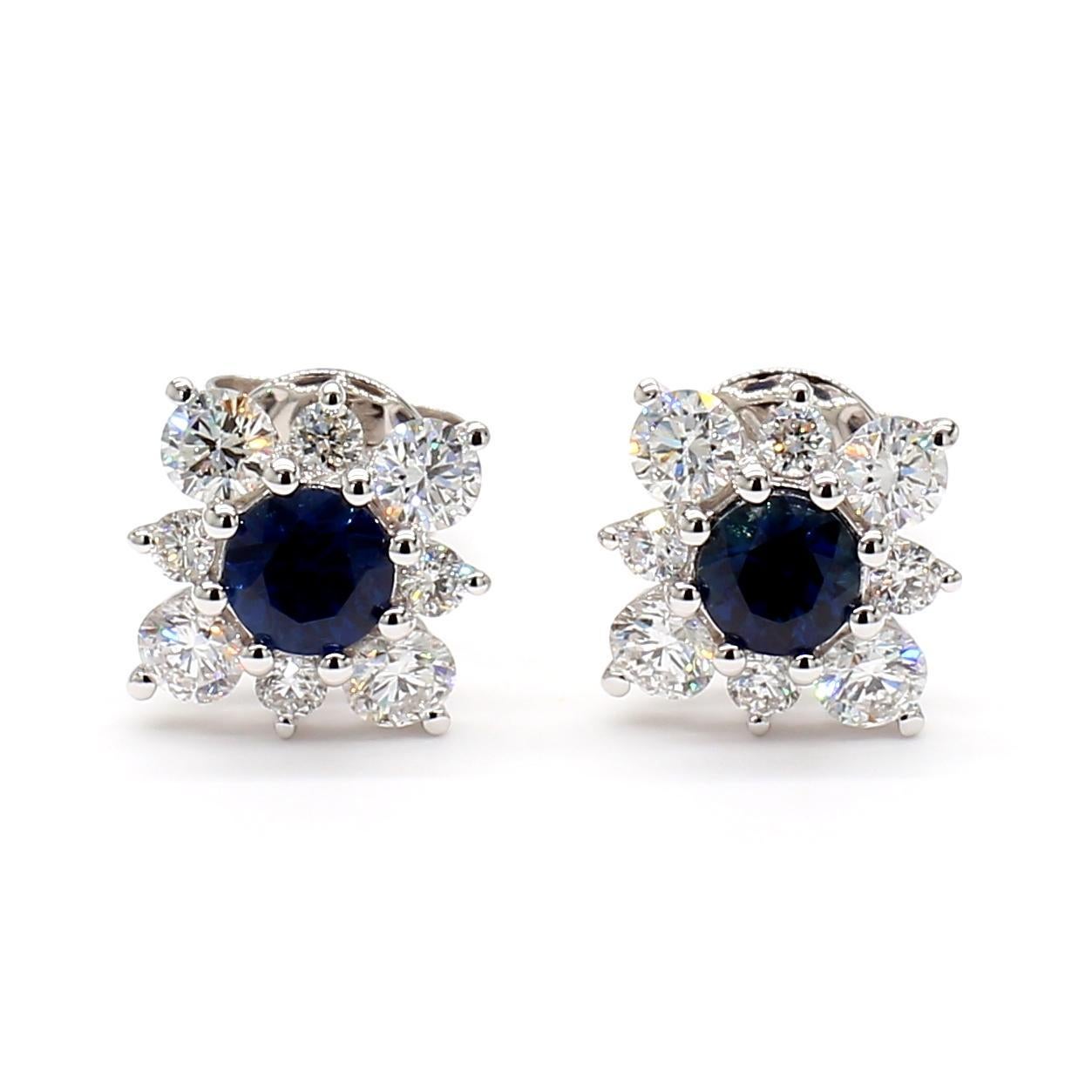 Contemporaneo Orecchini con zaffiro rotondo blu naturale e diamante da 1.50 carati TW in oro in vendita