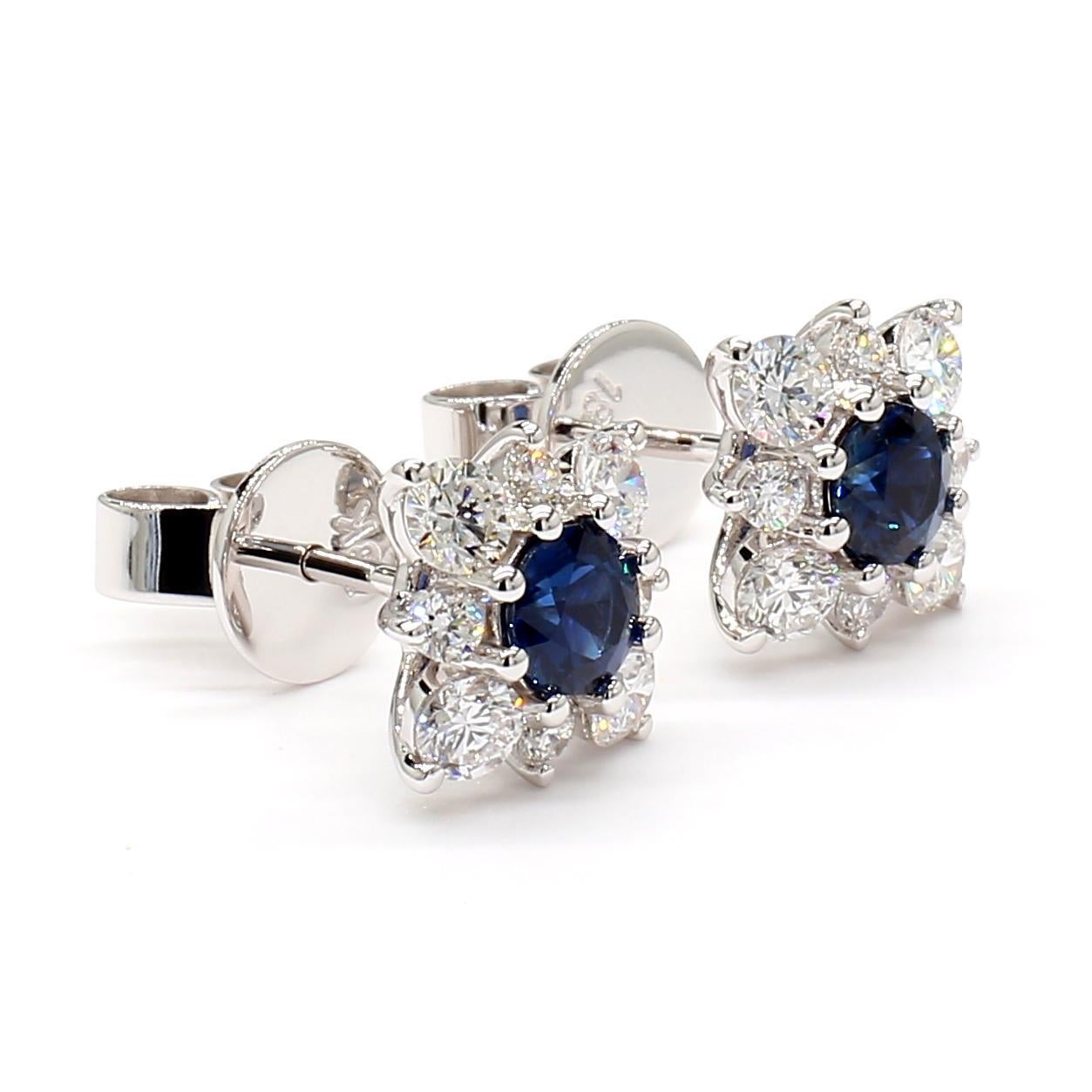 Taglio rotondo Orecchini con zaffiro rotondo blu naturale e diamante da 1.50 carati TW in oro in vendita