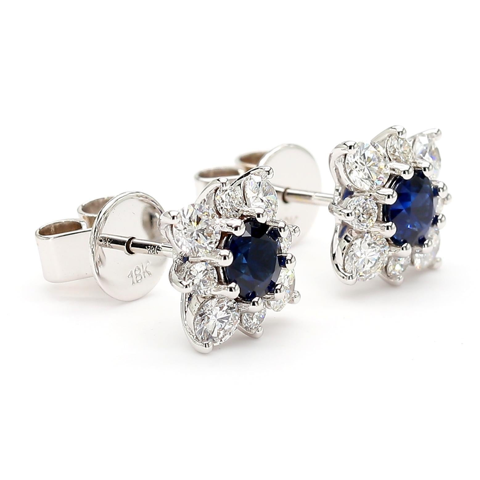 Natürlicher blauer runder Saphir und Diamant 1.51 Karat TW Gold Ohrstecker (Rundschliff) im Angebot