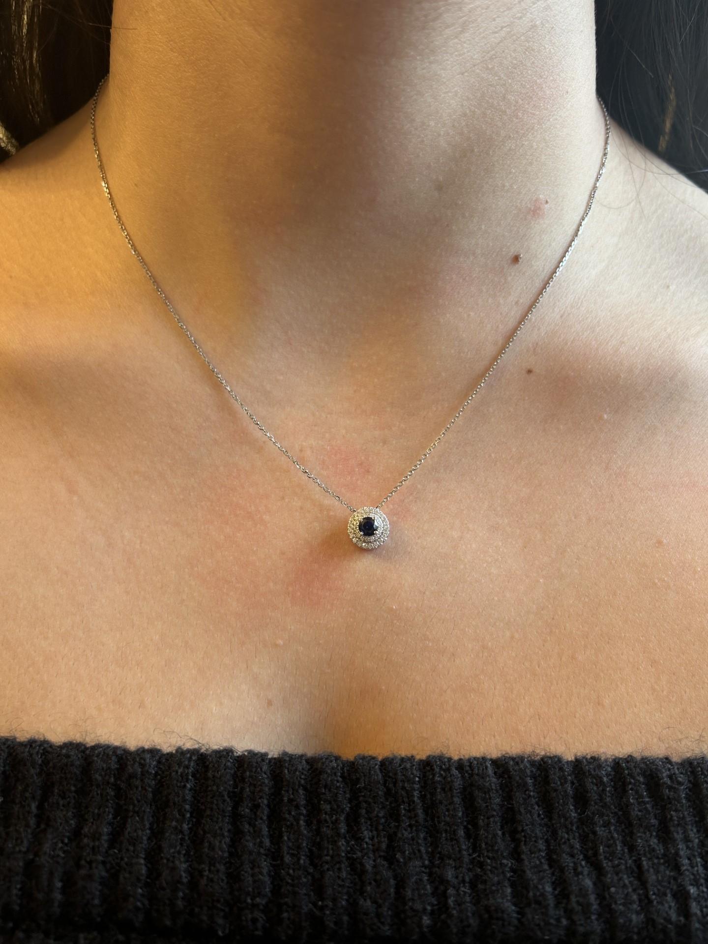 Natural Blue Round Sapphire and White Diamond 0.52 Carat TW Gold Drop Pendant en Nuevo estado para la venta en New York, NY