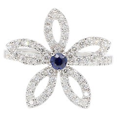 Bague cocktail en or de 0.71 carats poids total, saphir rond bleu naturel et diamant blanc