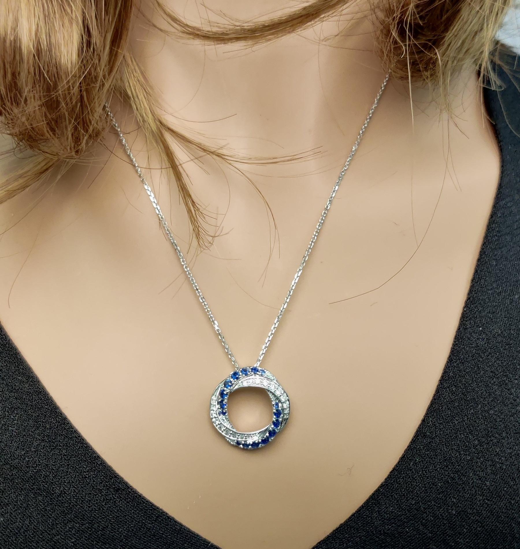 Pendentif en or de 0.78 carat poids total avec saphir rond bleu naturel et diamant blanc Neuf - En vente à New York, NY