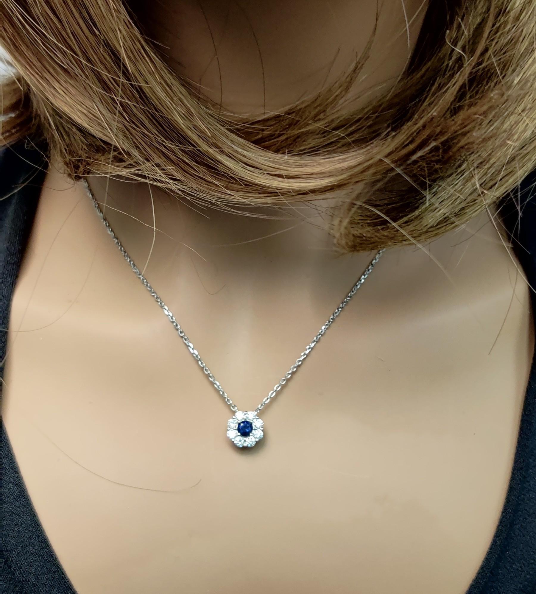 Pendentif en or de 0.88 carat poids total avec saphir rond bleu naturel et diamant blanc Neuf - En vente à New York, NY