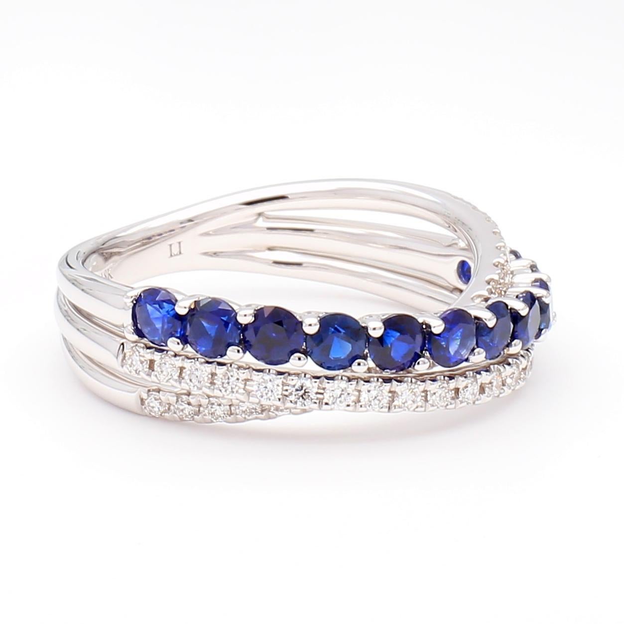 Taille ronde Bague cocktail en or avec saphir bleu naturel rond et diamant blanc de 1.30 carat poids total en vente