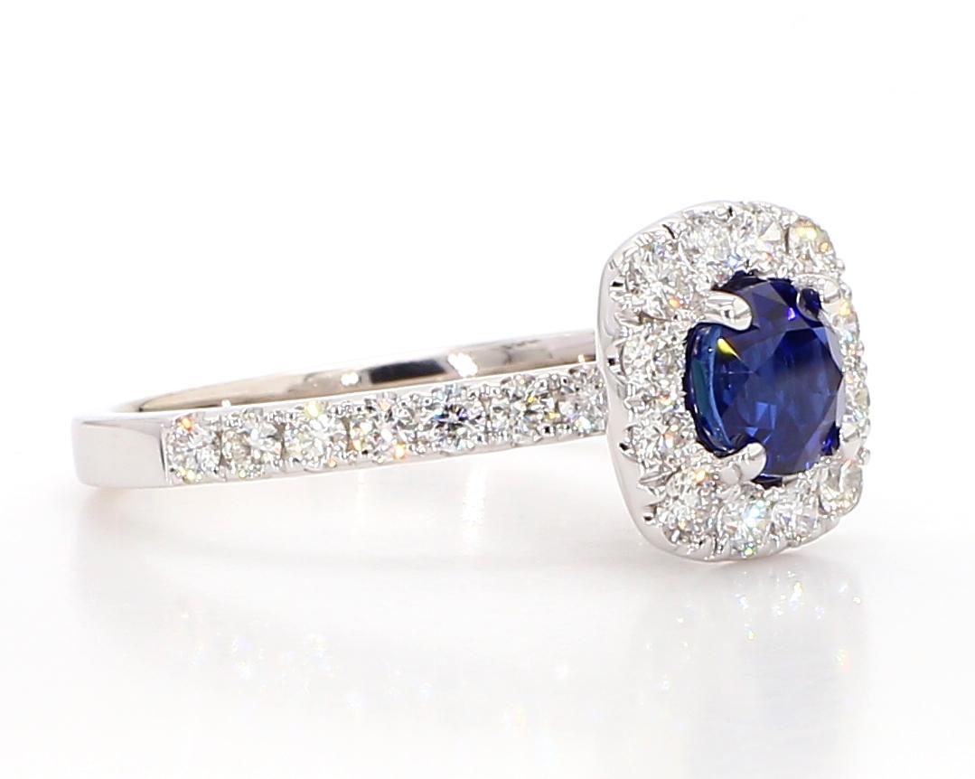 Natürlicher blauer runder Saphir und weißer Diamant 1.97 Karat TW Gold Cocktail-Ring im Angebot 3