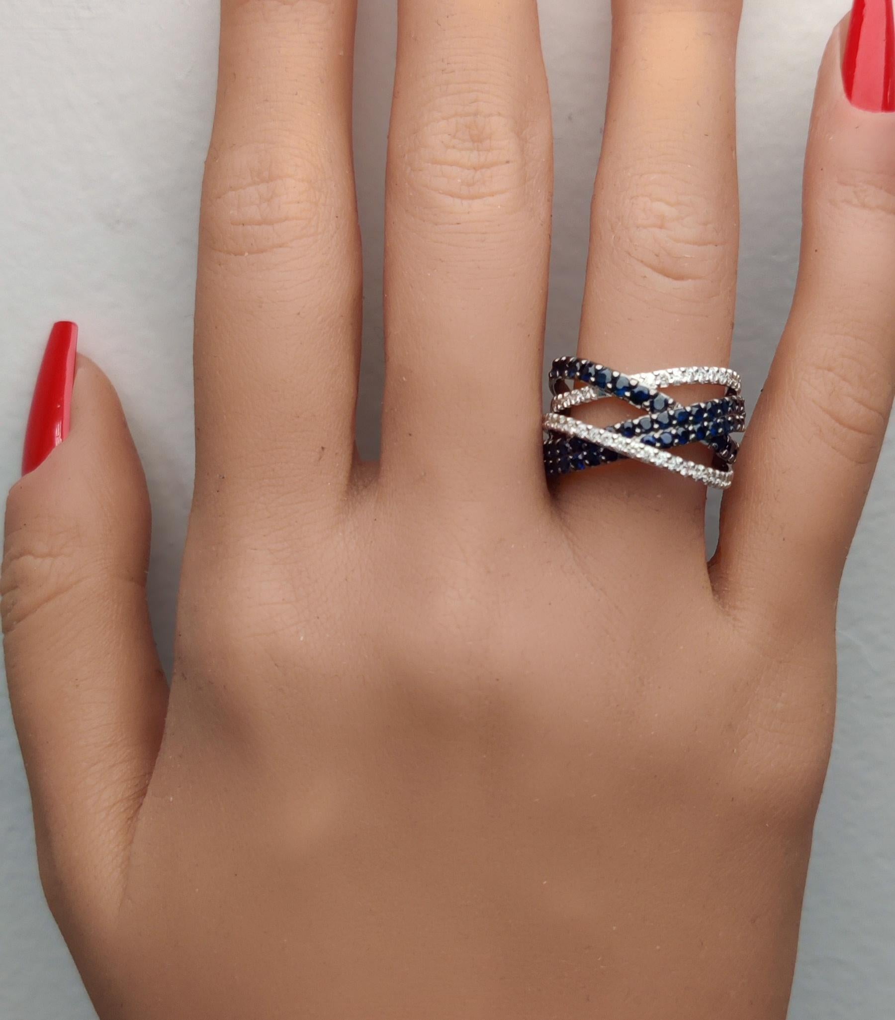 Natürlicher blauer runder Saphir und weißer Diamant 2.10 Karat TW Gold Cocktail-Ring im Zustand „Neu“ im Angebot in New York, NY