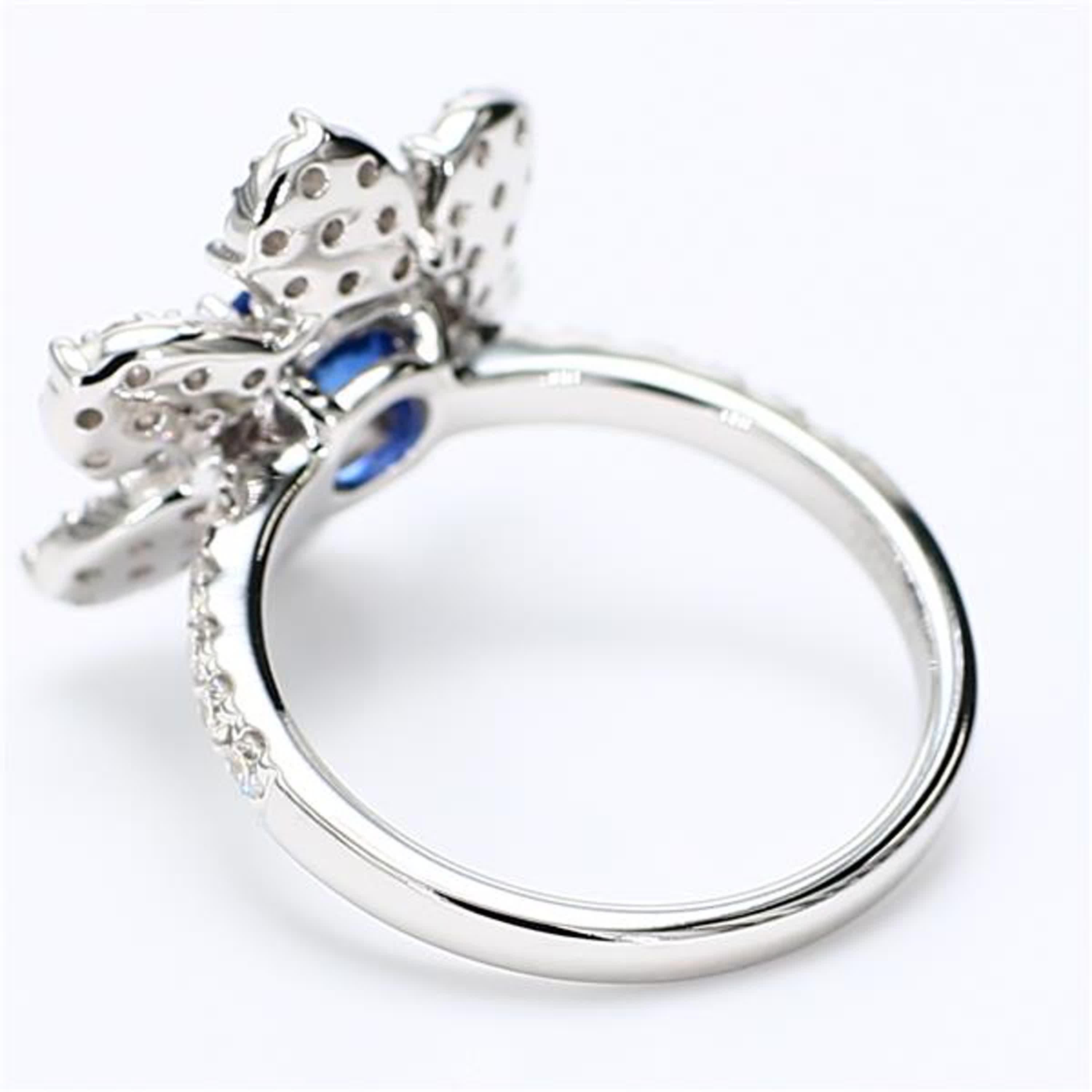 Natürlicher blauer runder Saphir und weißer Diamant 2.25 Karat TW Gold Cocktail-Ring im Zustand „Neu“ im Angebot in New York, NY
