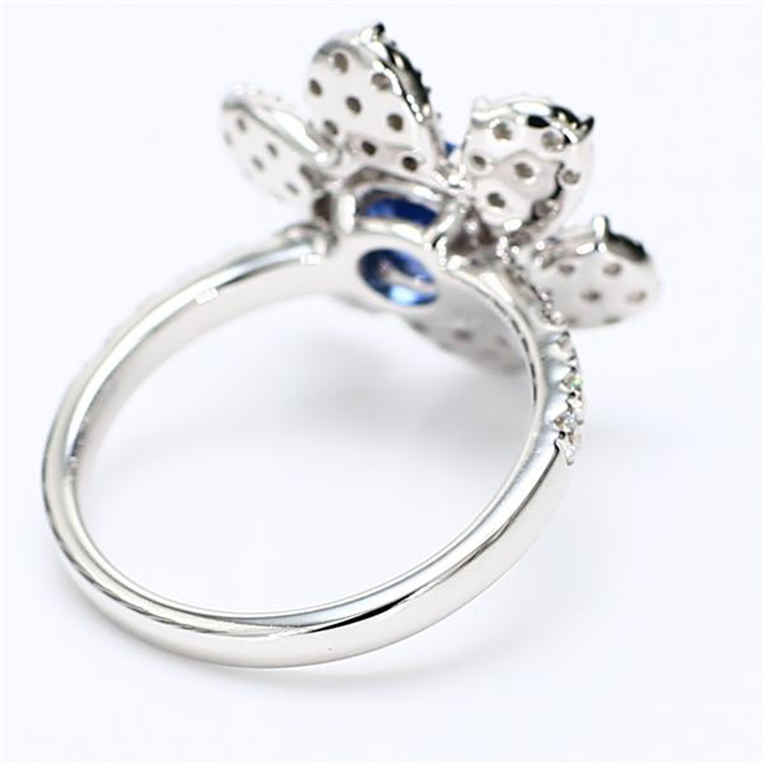 Natürlicher blauer runder Saphir und weißer Diamant 2.25 Karat TW Gold Cocktail-Ring Damen im Angebot