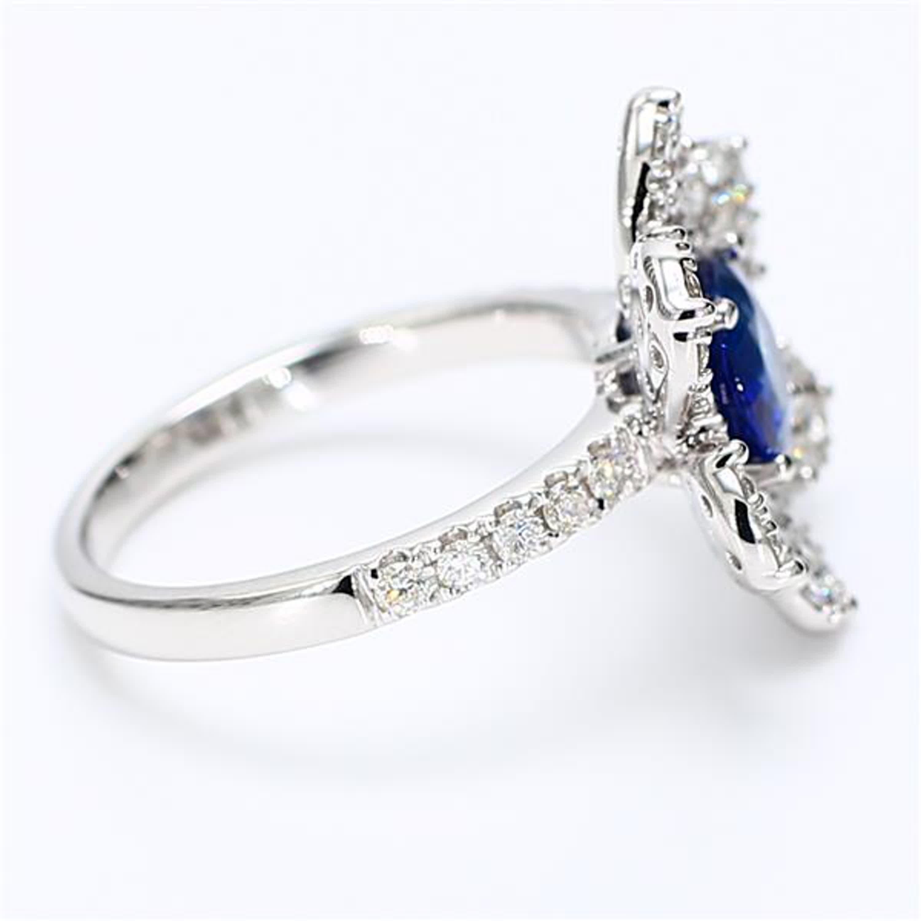 Natural Blue Round Sapphire and White Diamond 2.25 Carat TW Gold Cocktail Ring For Sale 1