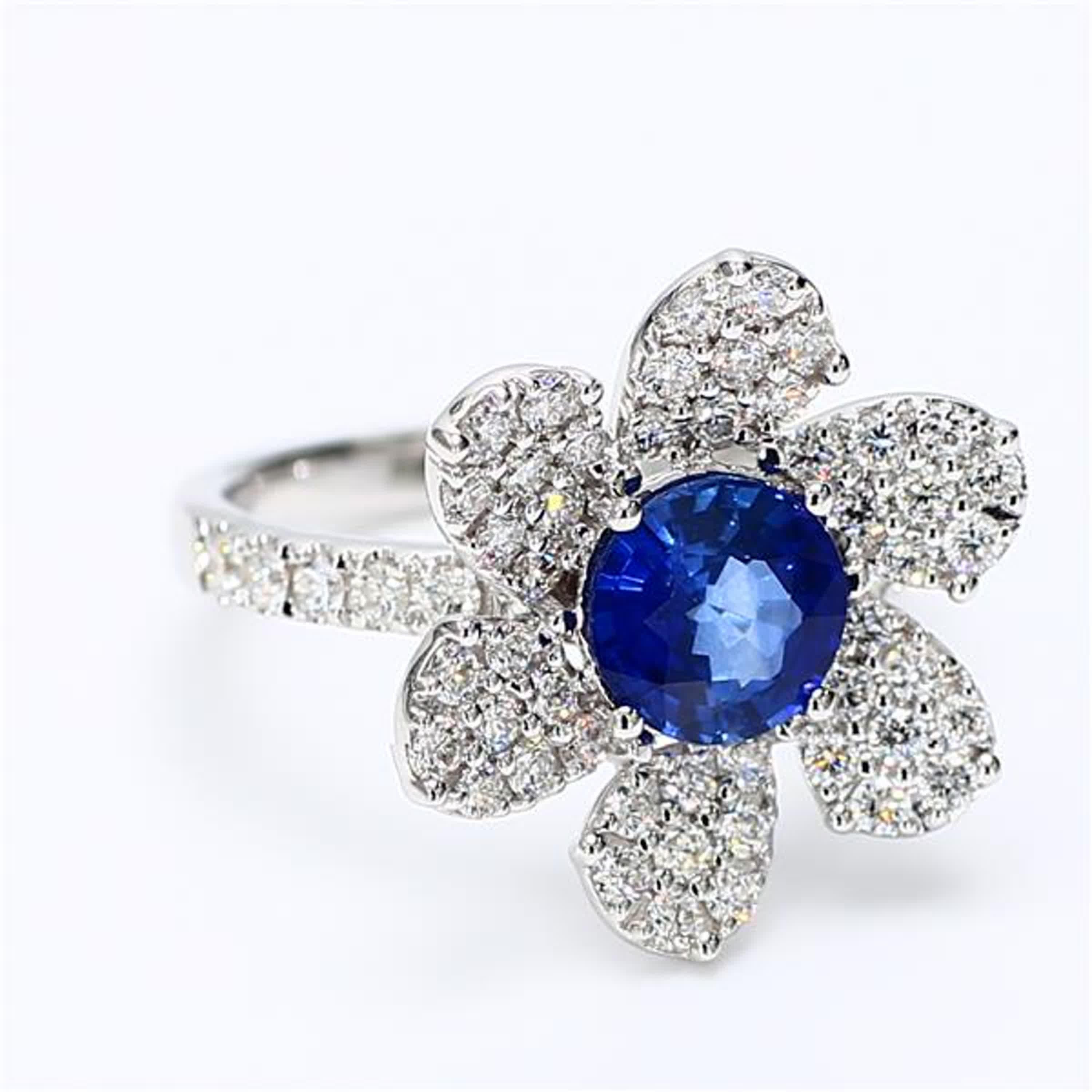 Natural Blue Round Sapphire and White Diamond 2.25 Carat TW Gold Cocktail Ring For Sale 2