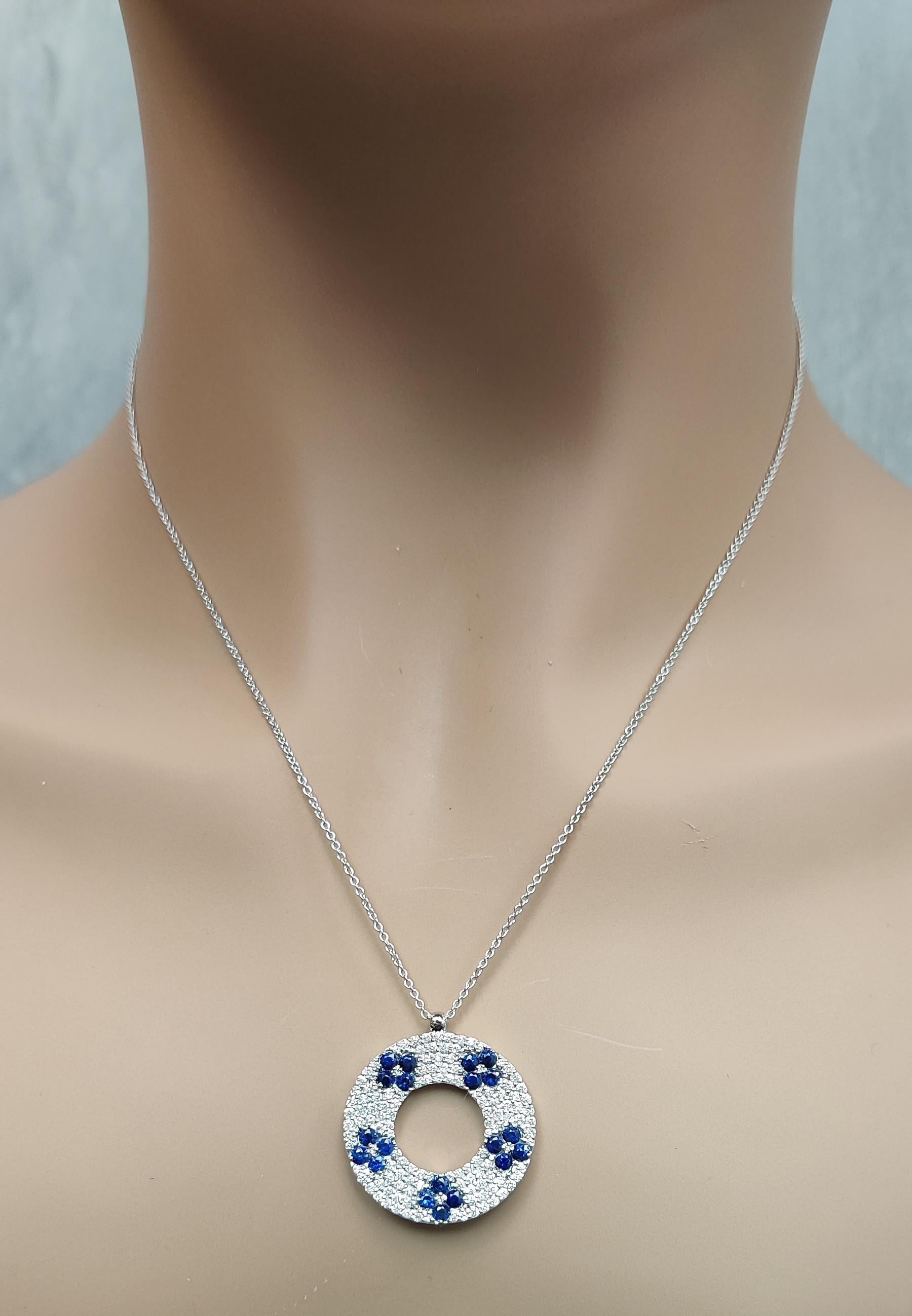 Natural Blue Round Sapphire and White Diamond 2.31 Carat TW White Gold Necklace For Sale 2