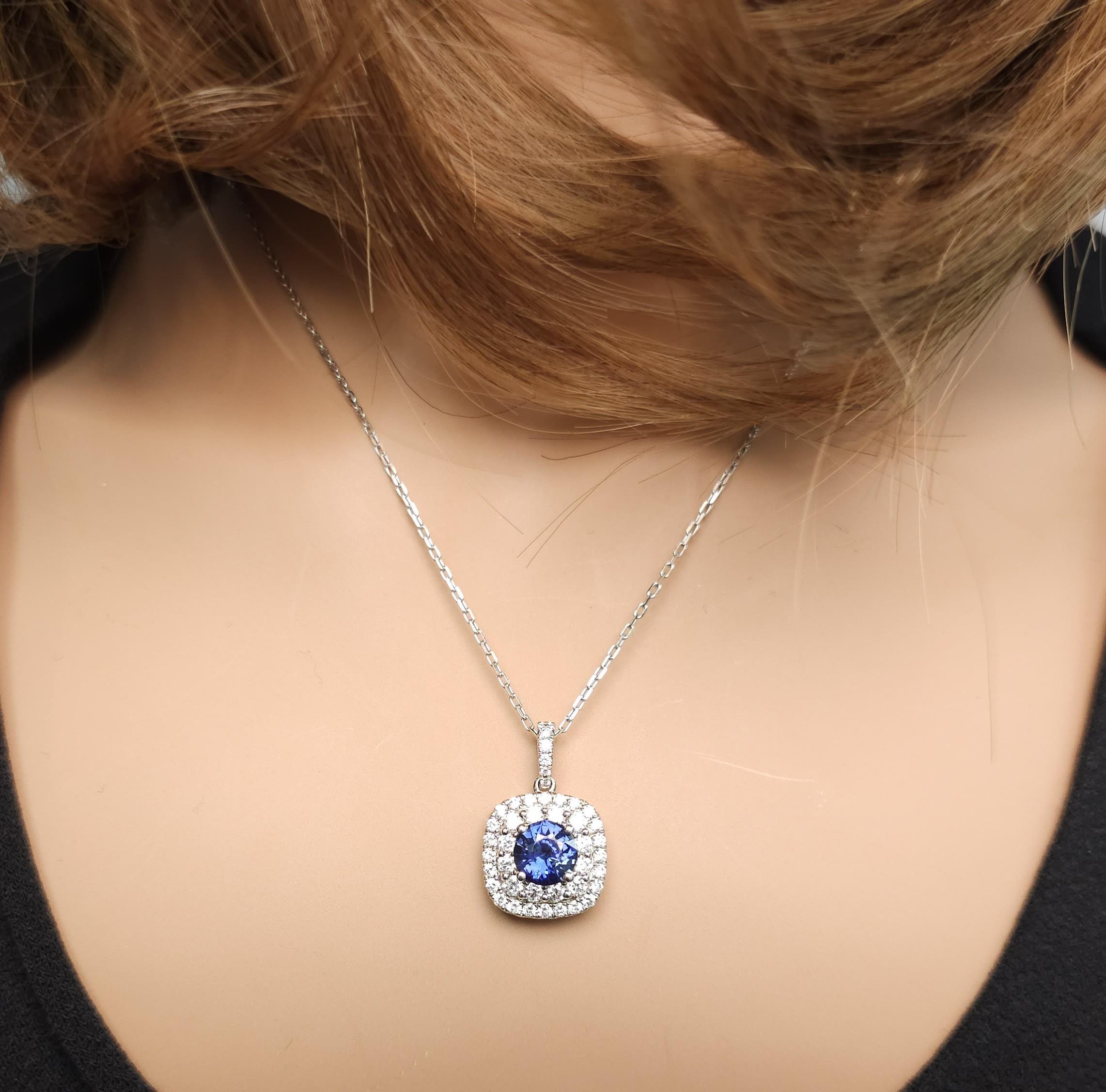 Ciondolo a goccia in oro con zaffiro rotondo blu naturale e diamante bianco da 2.54 carati TW In condizioni Nuovo in vendita a New York, NY