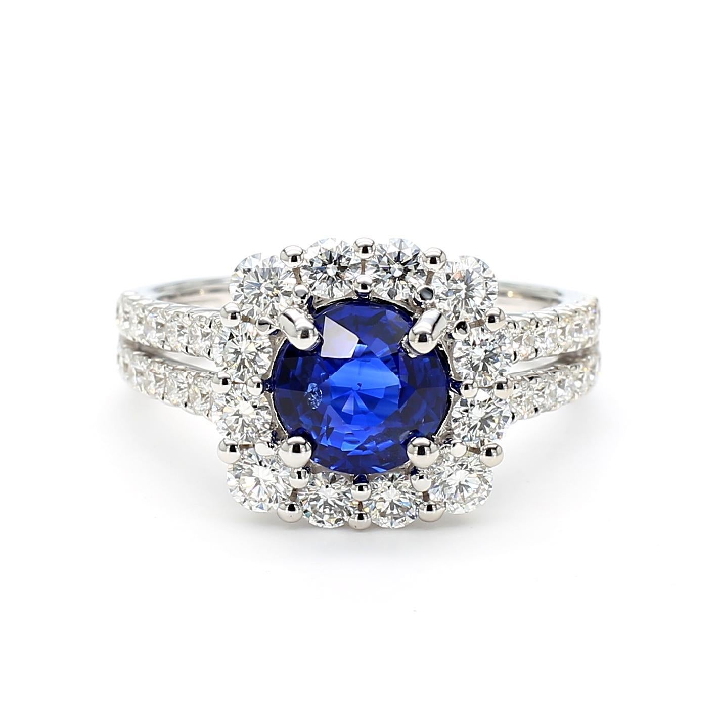 Contemporaneo Natural Blue Round Sapphire and White Diamond 2.71 Carat TW White Gold Ring in vendita