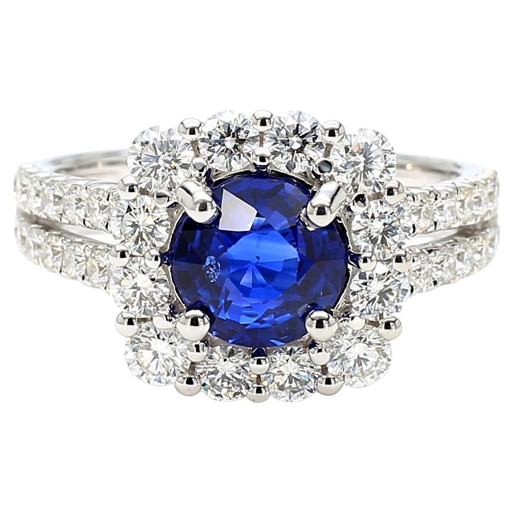 Natural Blue Round Sapphire and White Diamond 2.71 Carat TW White Gold Ring in vendita