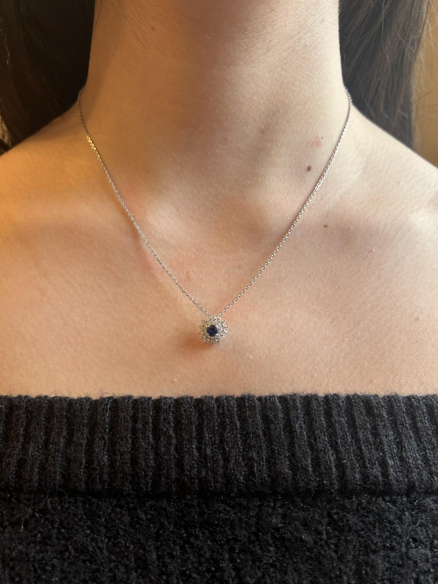 Women's or Men's Natural Blue Round Sapphire and White Diamond , 72 Carat TW White Gold Pendant For Sale