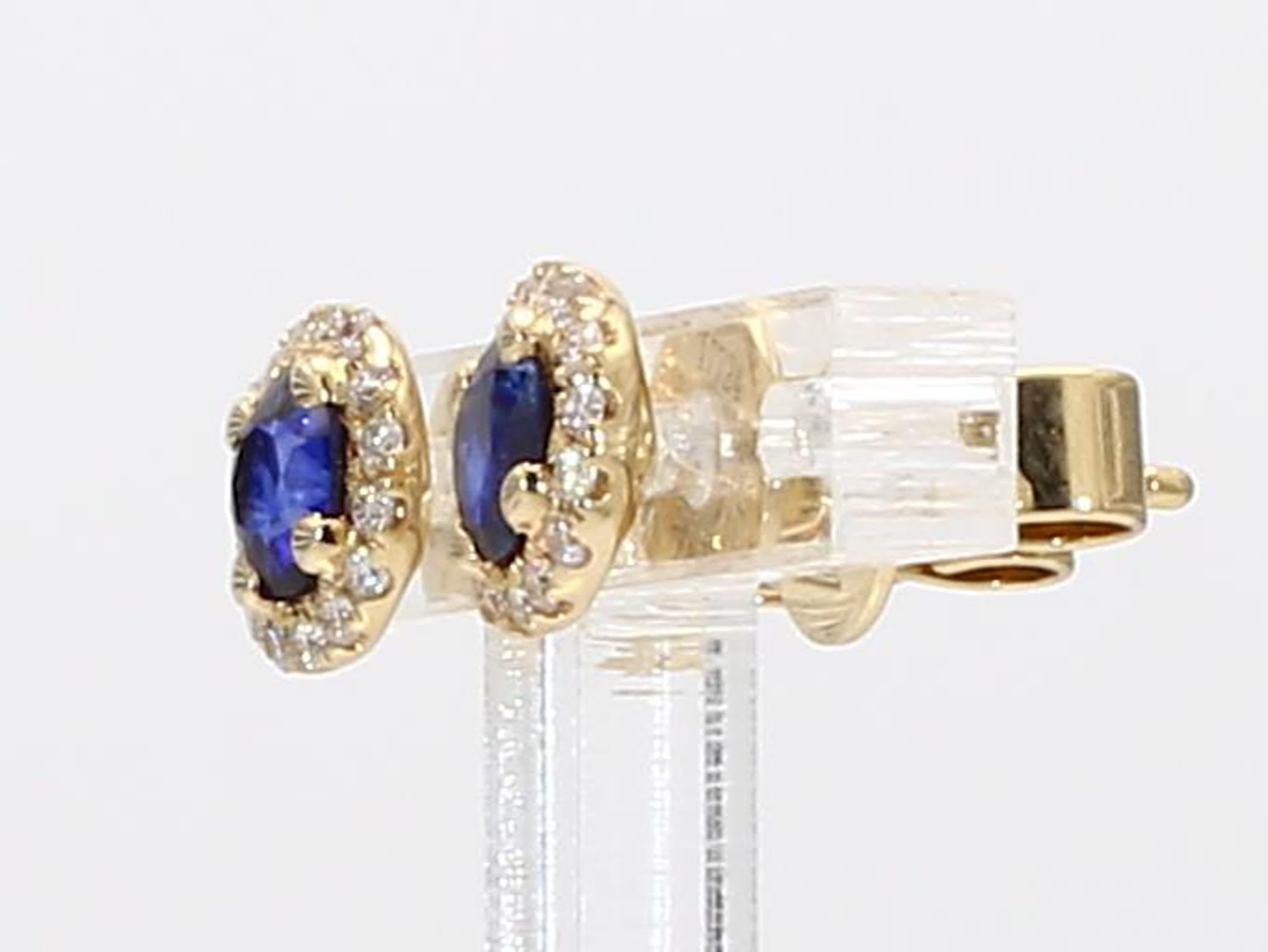Contemporary Natural Blue Round Sapphire and White Diamond .93 Carat TW Gold Stud Earrings
