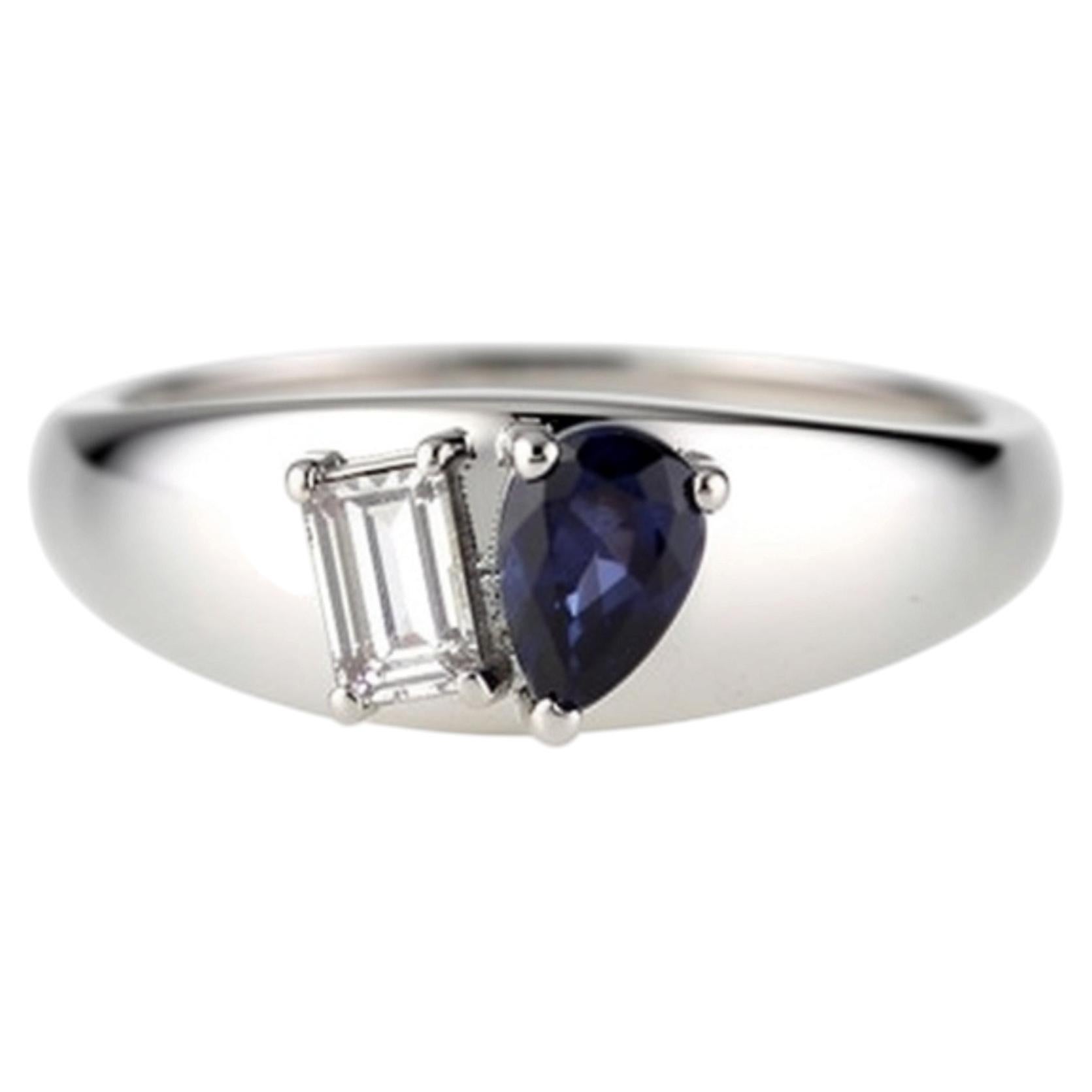 Anillo de oro blanco de 14 quilates con zafiro azul y halo de diamantes, zafiro de 0,60 ct en venta